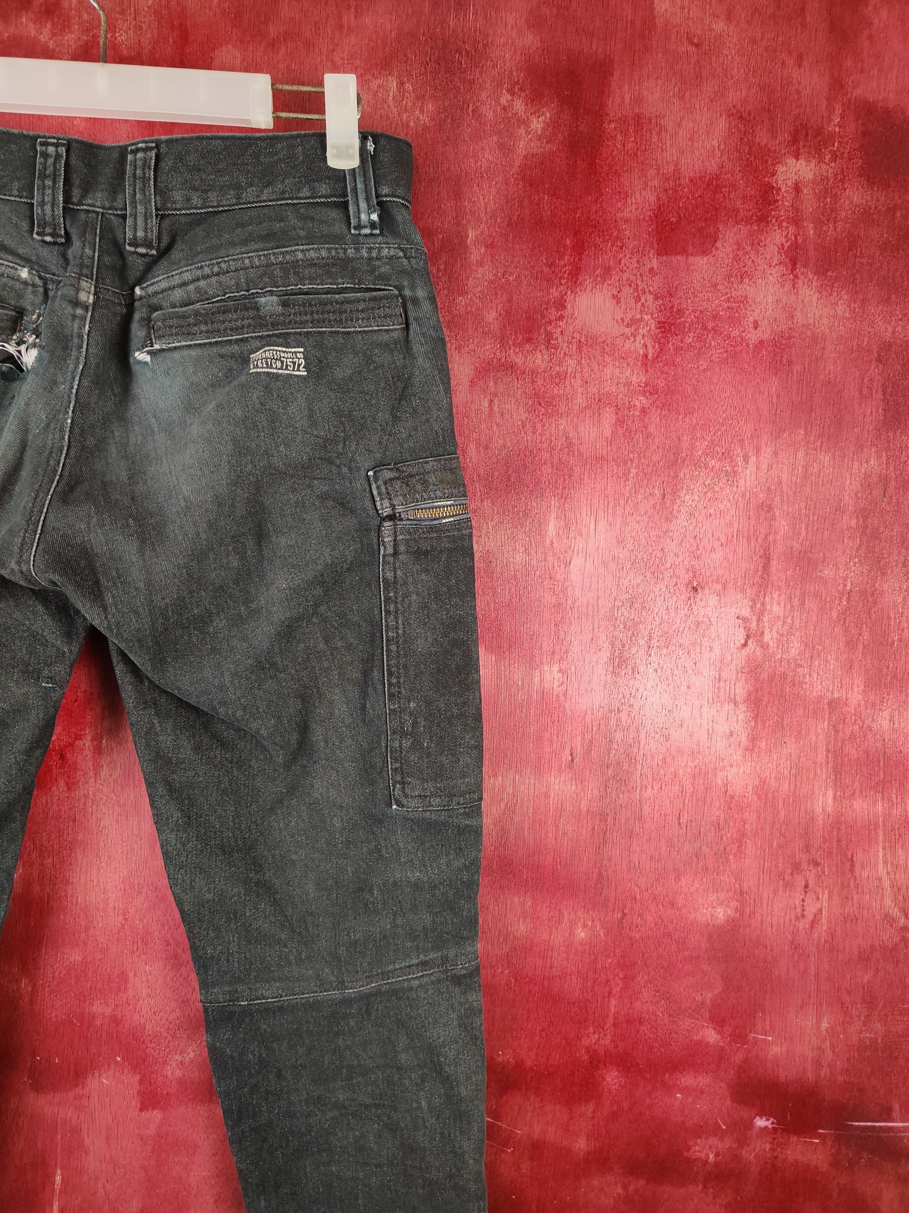 Japanese Brand I'z Frontier Black Distressed Cargo Pants N#S18 Size US 30 / EU 46 - 14 Thumbnail