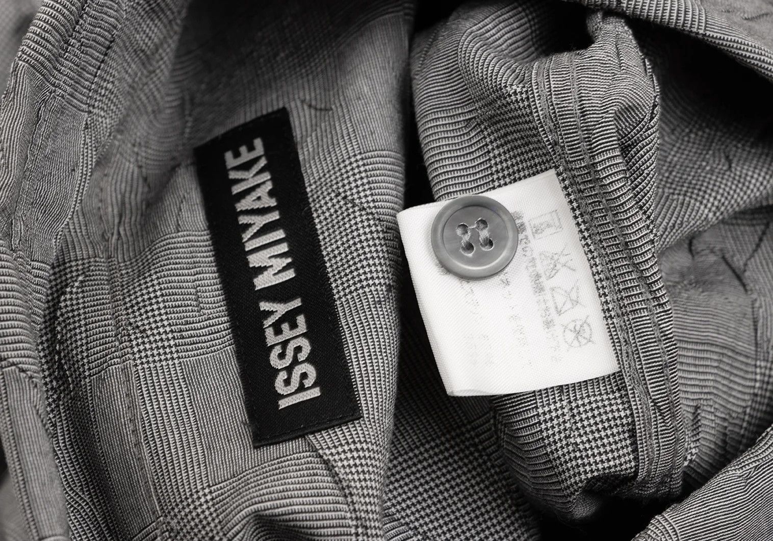 Issey Miyake Gray Glen Check Pleats Shirt for Men Size 4 Size US XL / EU 56 / 4 - 14 Thumbnail