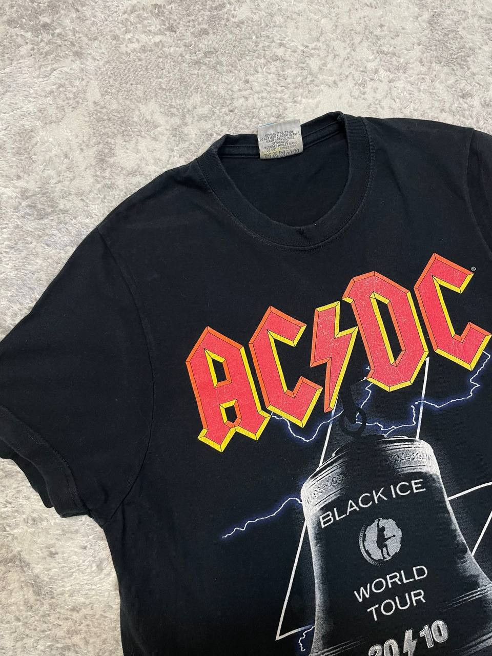 AC/DC AC/DC 2010 World Tour T-shirt, Size S Size US S / EU 44-46 / 1 - 5 Thumbnail