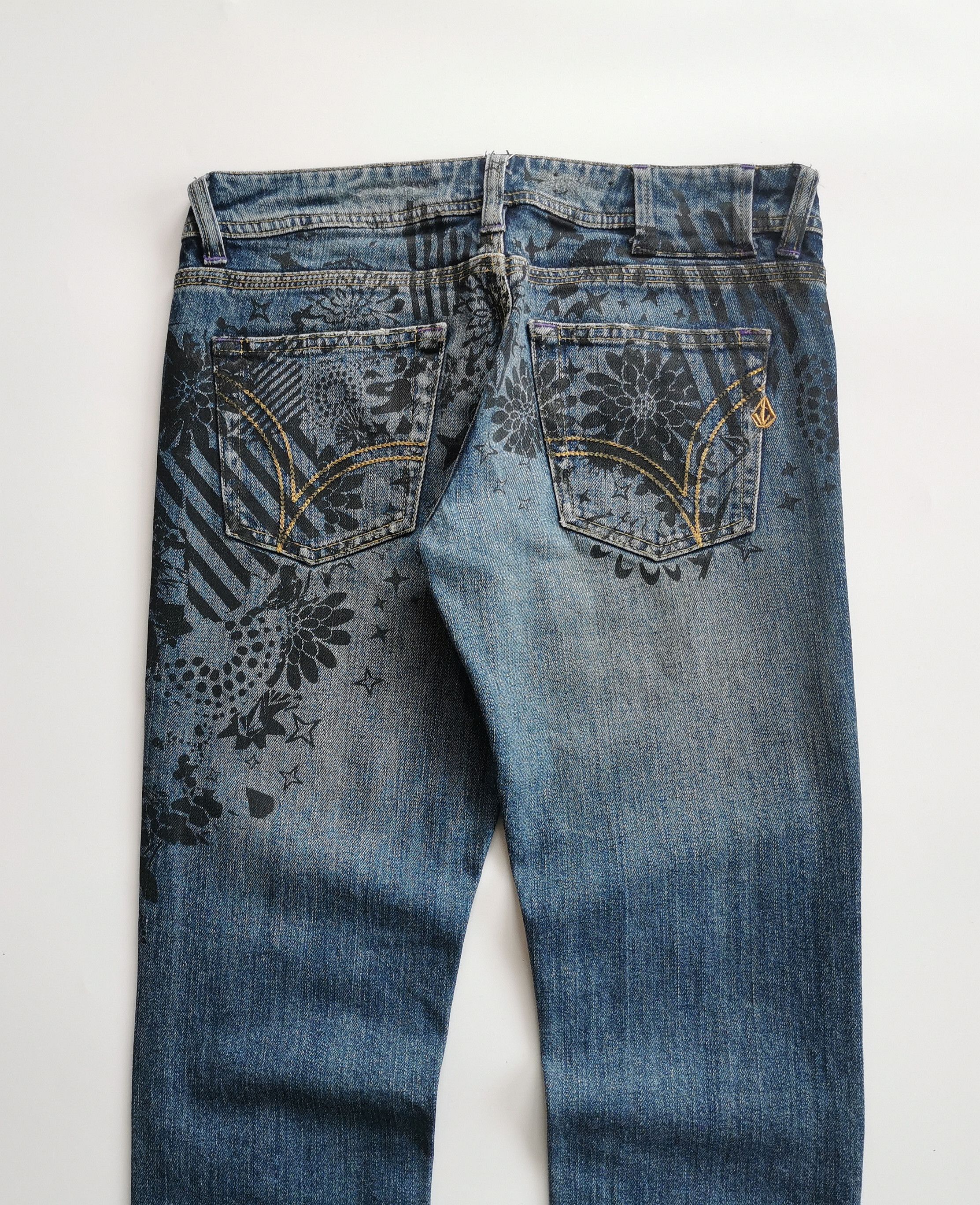 Mostly Heard Rarely Seen volcom rare jenassss Size 28" / US 6 / IT 42 - 9 Thumbnail