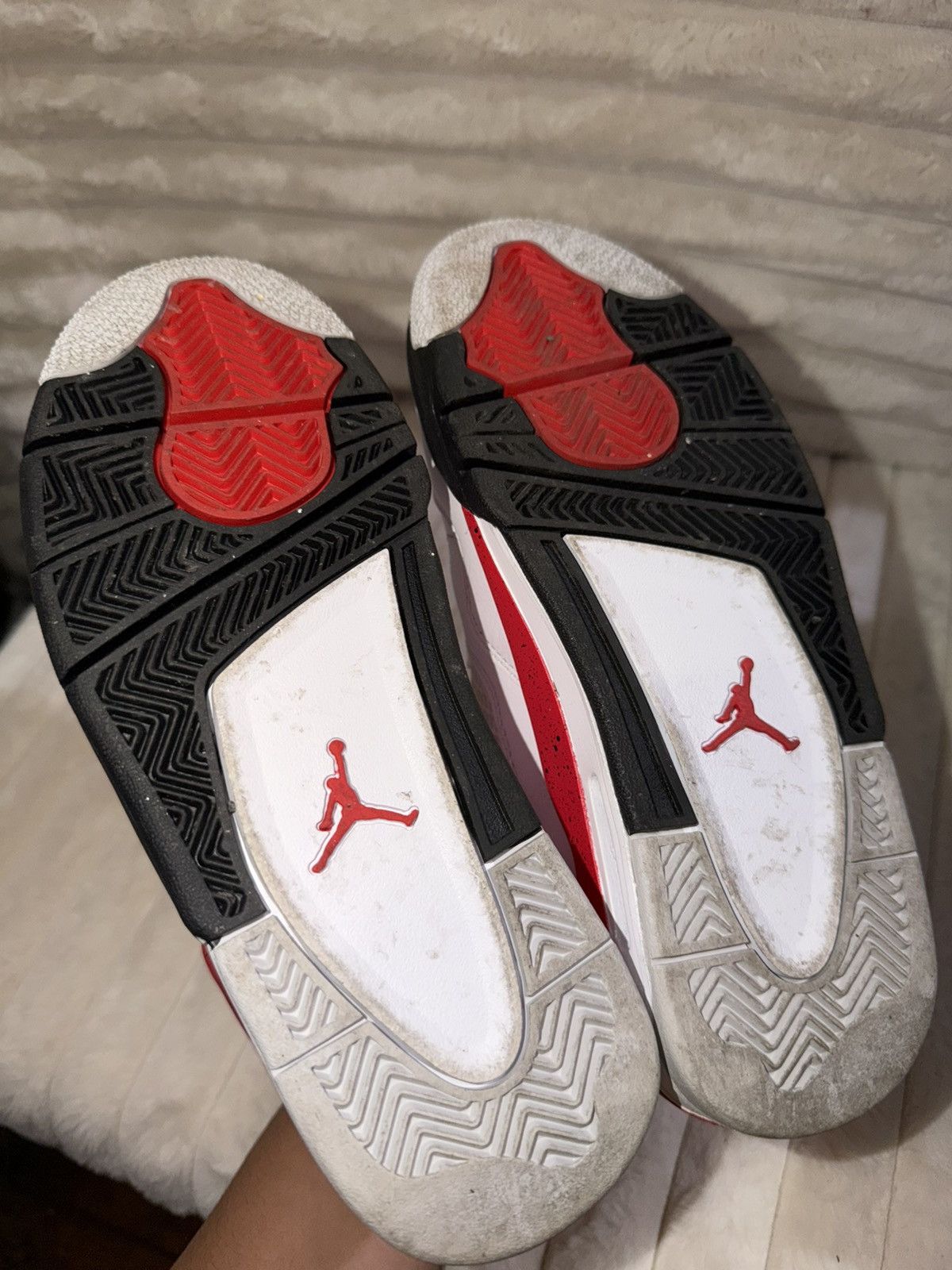 Jordan Brand Air Jordan 4 Retro GS Size 4.5Y White/ Fire Red-Black Size US 6 / IT 36 - 7 Thumbnail
