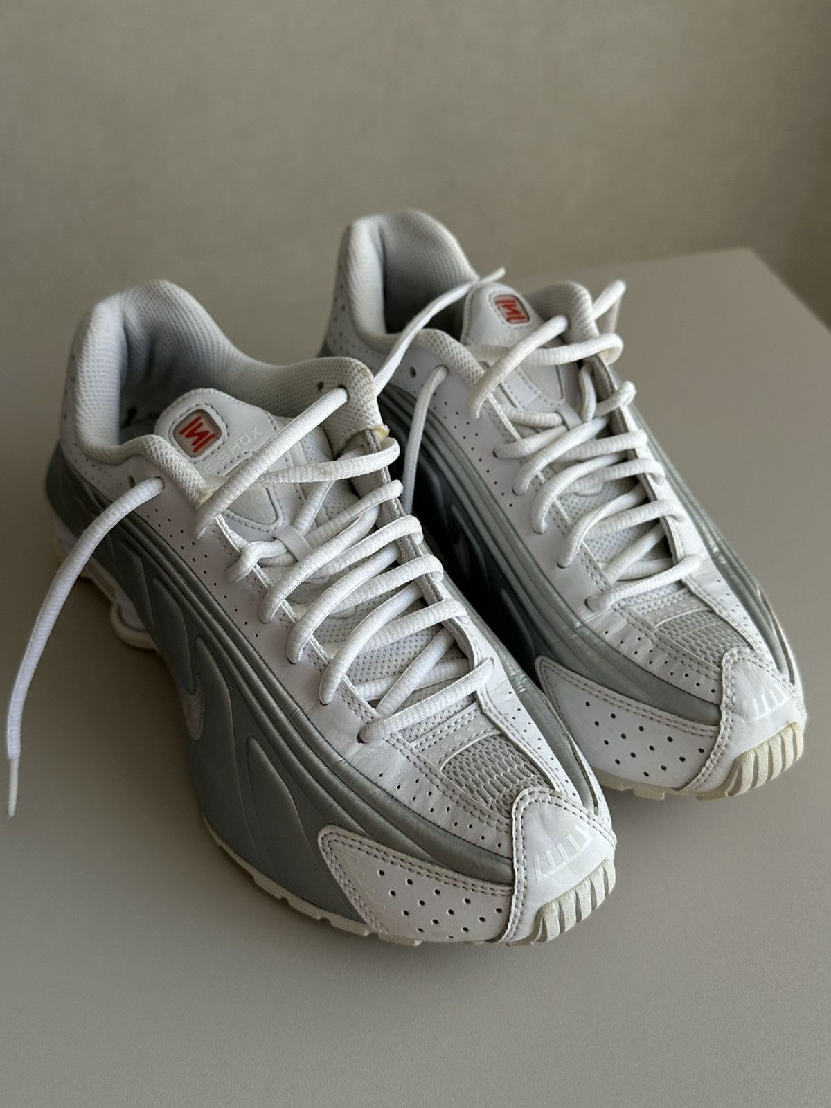 Japanese Brand Nike shox R4 metallic white Size US 5.5 / EU 38 - 15 Thumbnail