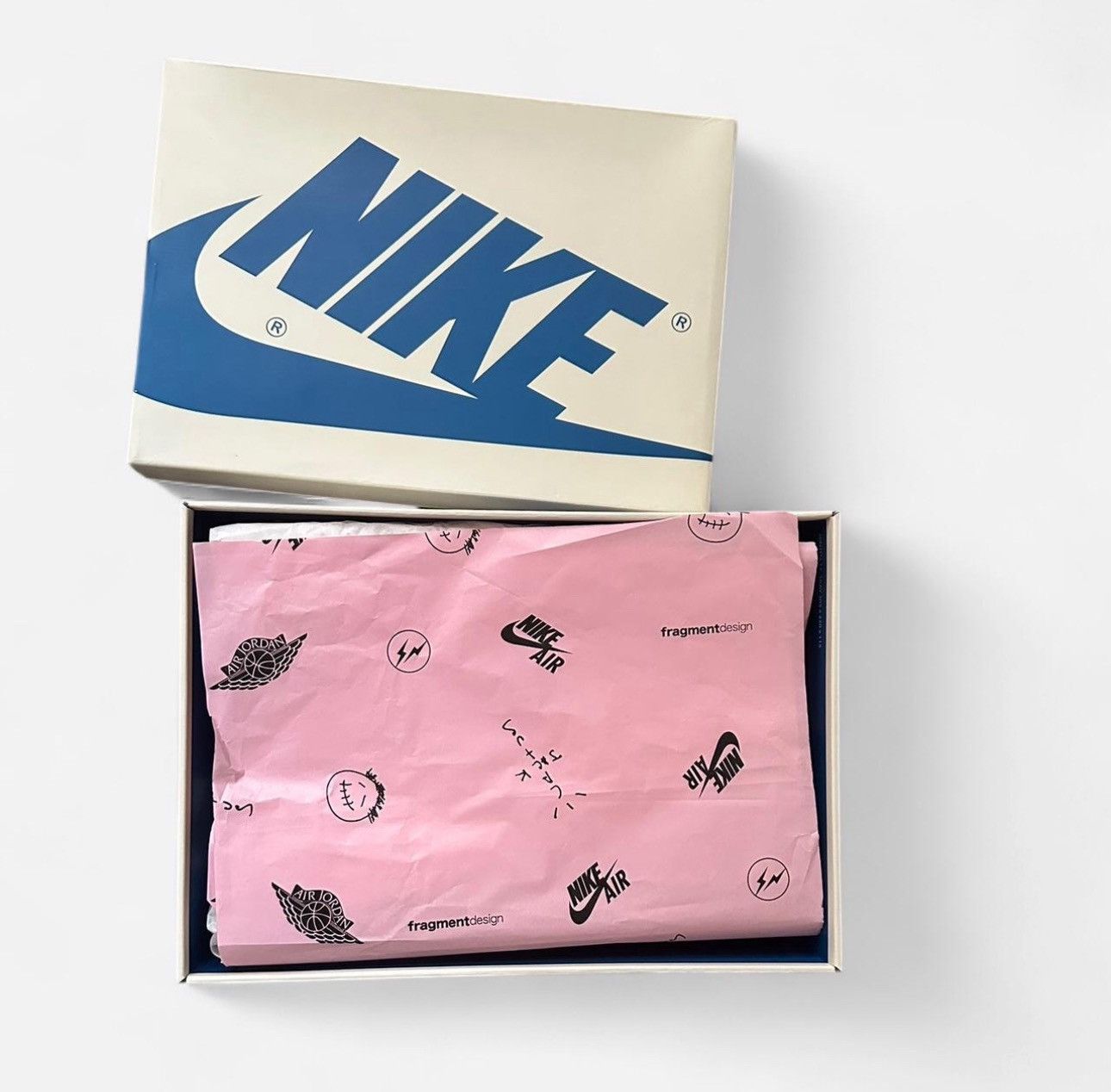 Fragment Design × Nike × Travis Scott Travis Scott Fragment Jordan 1 low Size US 10 / EU 43 - 11 Thumbnail