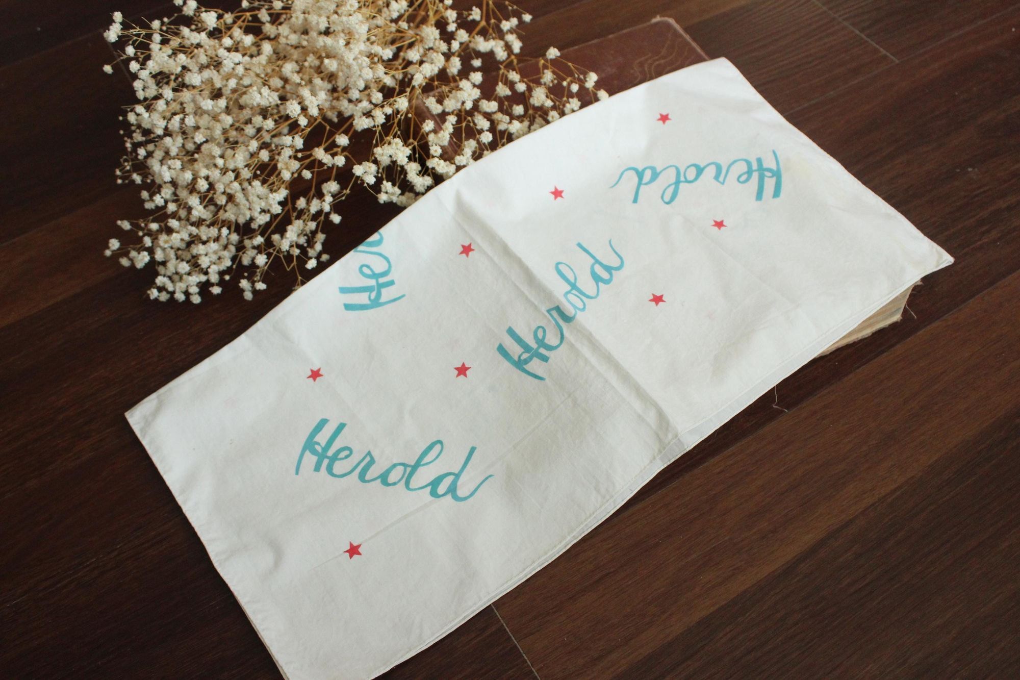 Vintage Vintage 1950s Men's Handkerchief, Herold White Cotton with B Size ONE SIZE - 5 Thumbnail