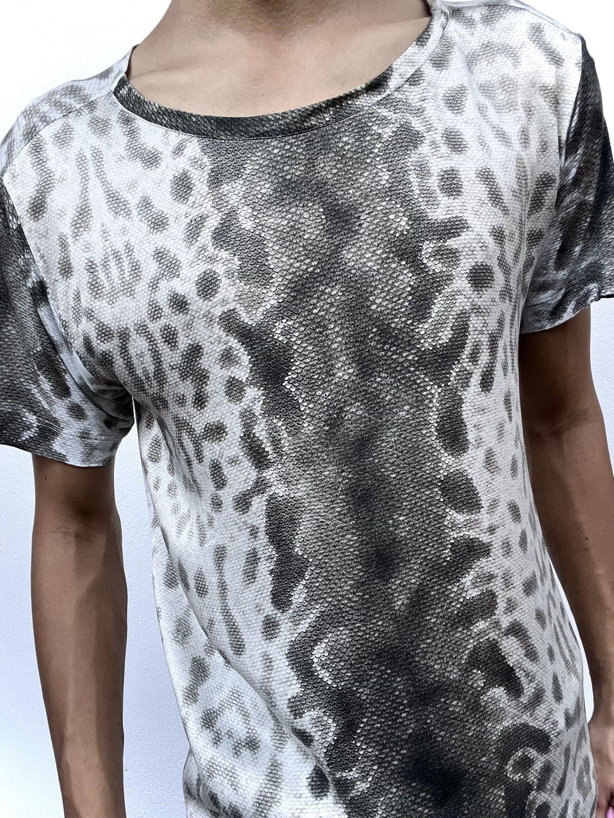 Gucci SS 2000 Gucci by Tom Ford SnakeSkin T-Shirt Size US L / EU 52-54 / 3 - 1 Thumbnail