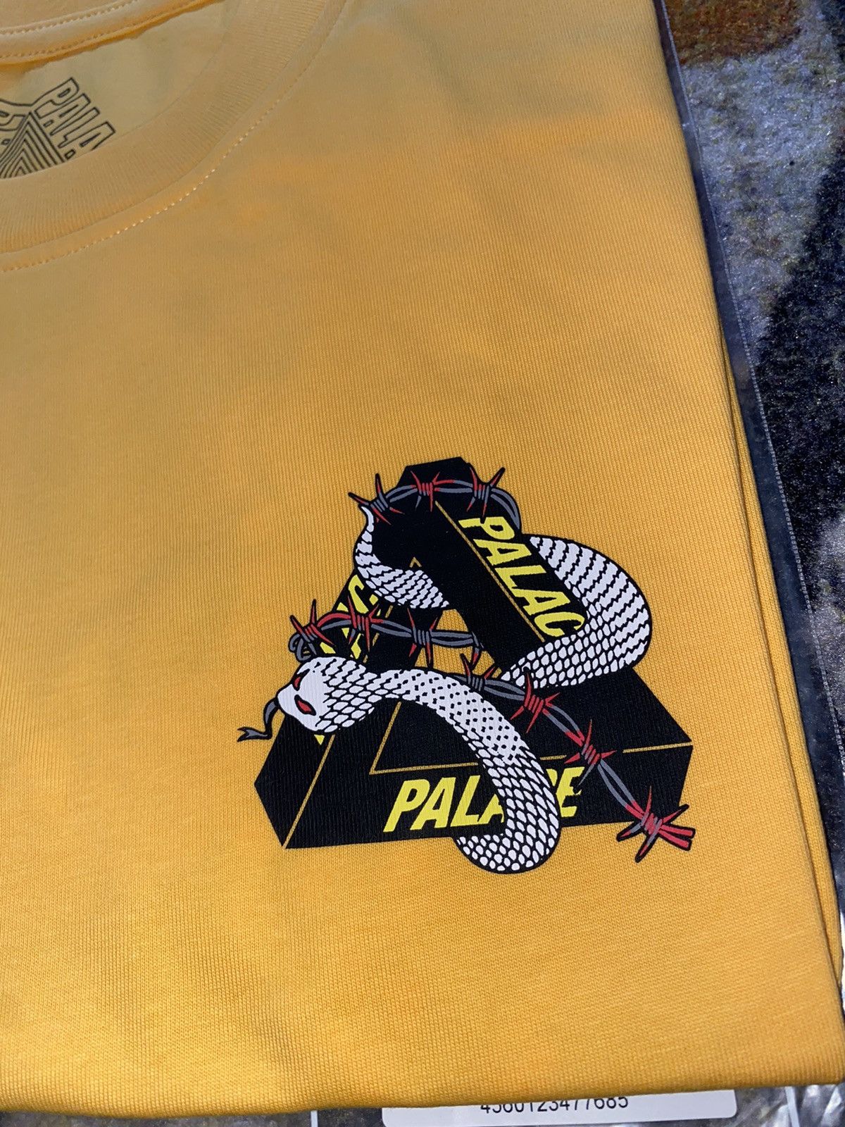 Palace Palace Hesh Mit Fresh T-Shirt Gold Size US M / EU 48-50 / 2 - 3 Thumbnail