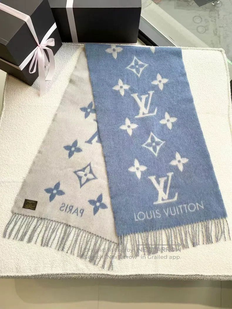 Louis Vuitton Louis Vuitton Ice Blue Double Face Cashmere Fringe Scarf Size ONE SIZE - 1 Thumbnail