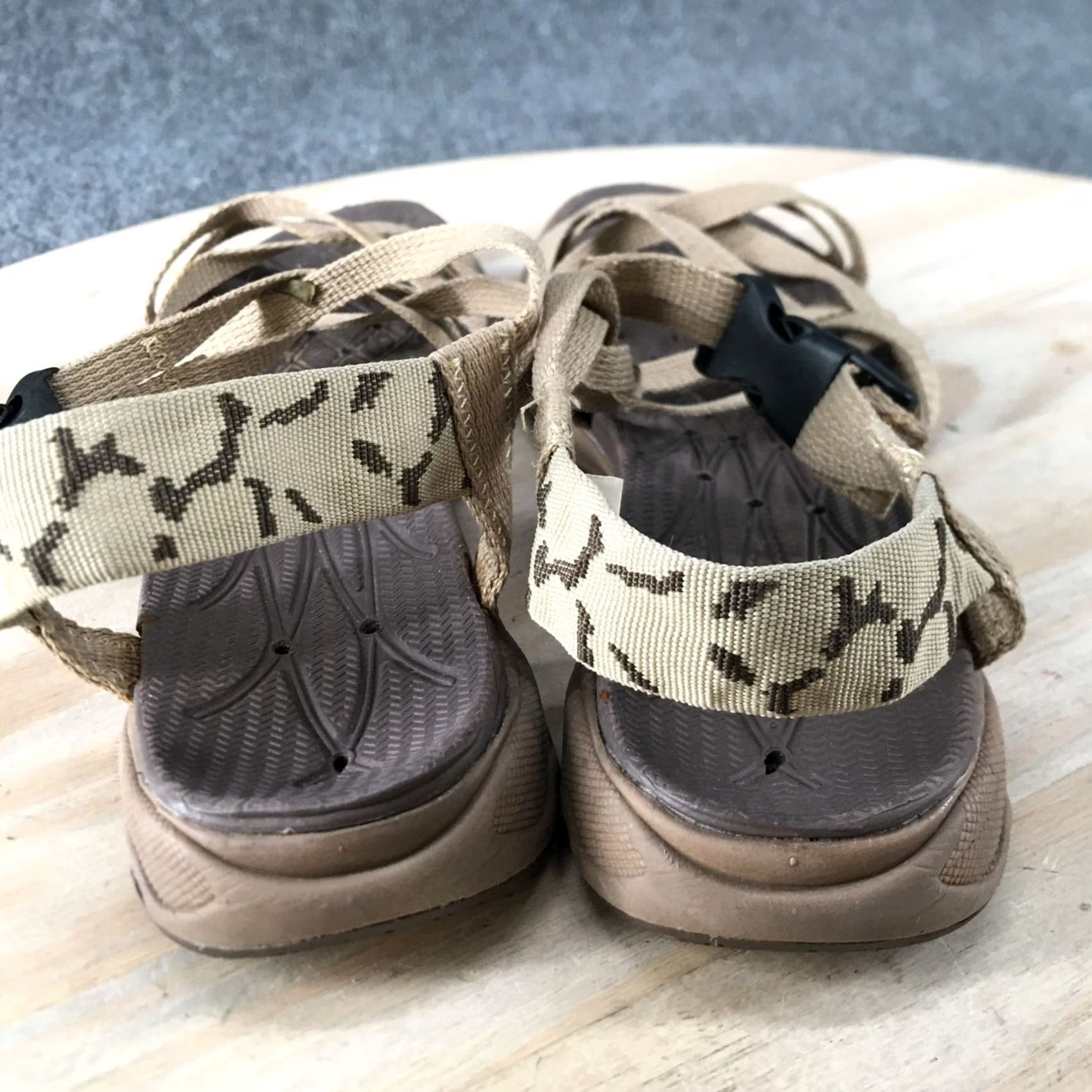 Vintage Khombu Sandals Womens 7.5 Ankle Straps Beige Faux Leather Hook & Loop Casual Sandals Womens 7.5 Beige Strappy Size US 8 / IT 38 - 7 Thumbnail