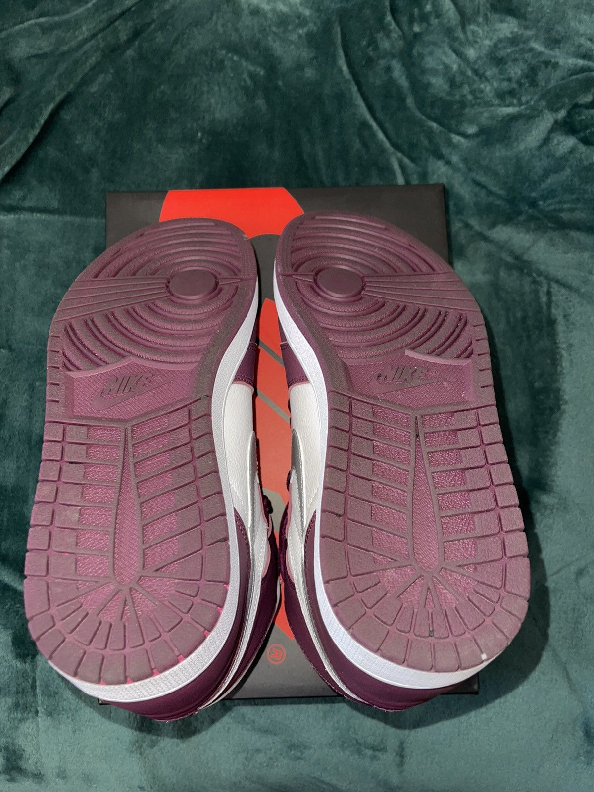 Jordan Brand × Nike Jordan 1 Retro ‘Bordeaux’ Size US 13 / EU 46 - 5 Thumbnail
