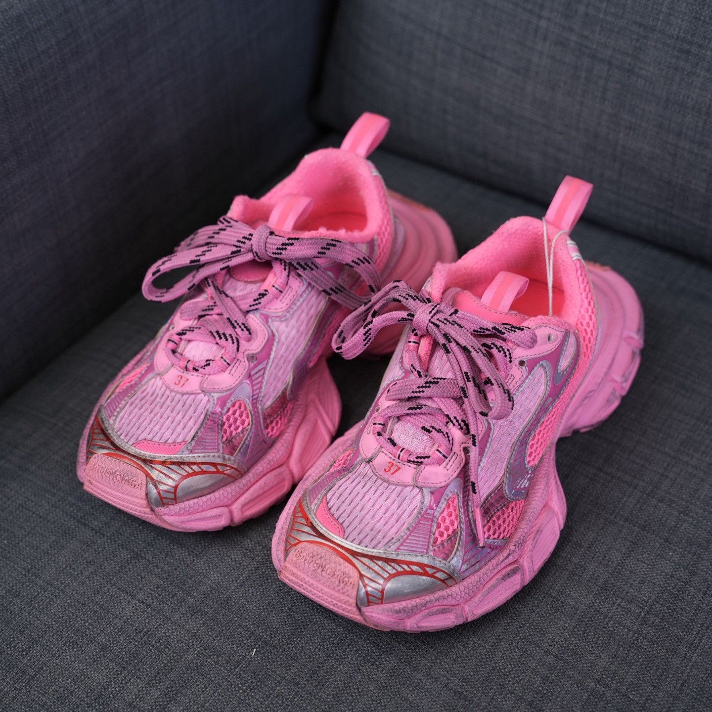 Balenciaga Balenciaga Pink Lowtop Sneakers us_7 Women Size US 7 / IT 37 - 1 Thumbnail