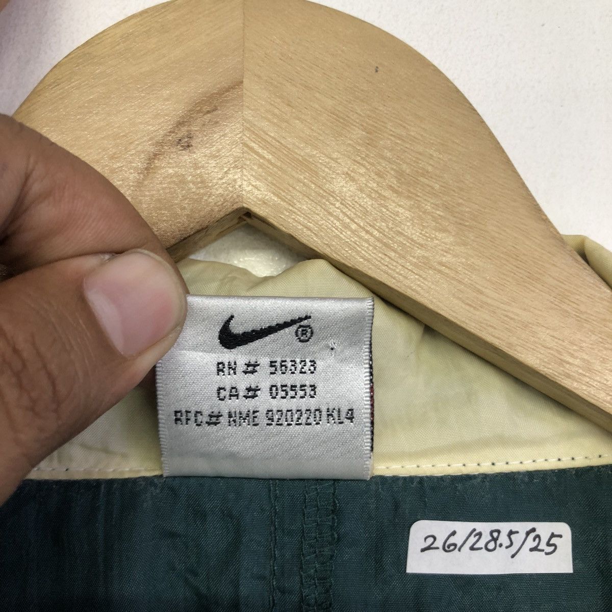 Nike Vintage 90 Nike Big Swoosh Windbreaker Light Jacket Size US L / EU 52-54 / 3 - 15 Thumbnail