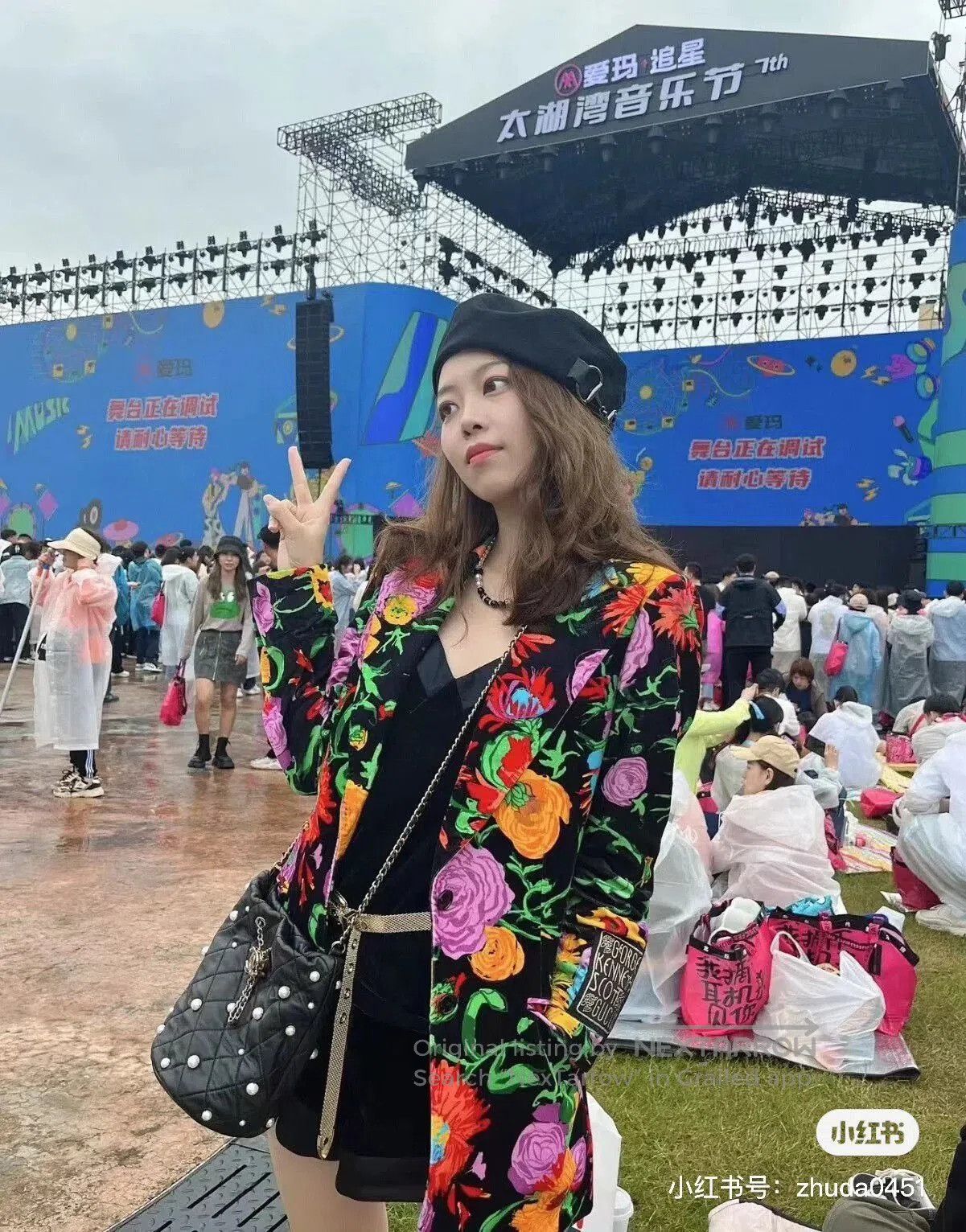 Gucci Gucci Printed Black Velvet Blazer. Size S / US 4 / IT 40 - 7 Thumbnail