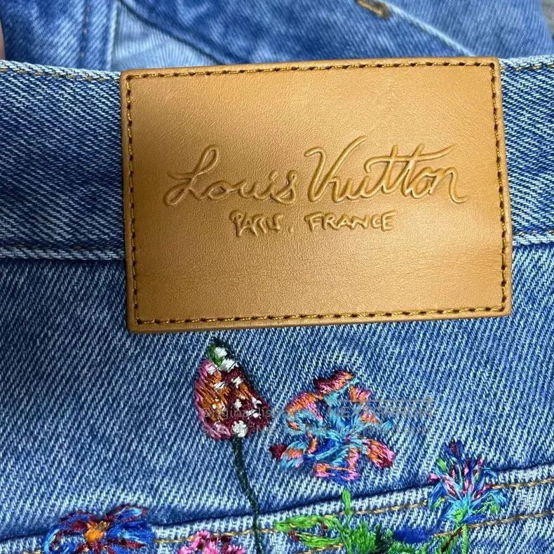 Louis Vuitton Louis Vuitton Indigo Floral Embroidered Long Jeans Size US 31 - 5 Thumbnail