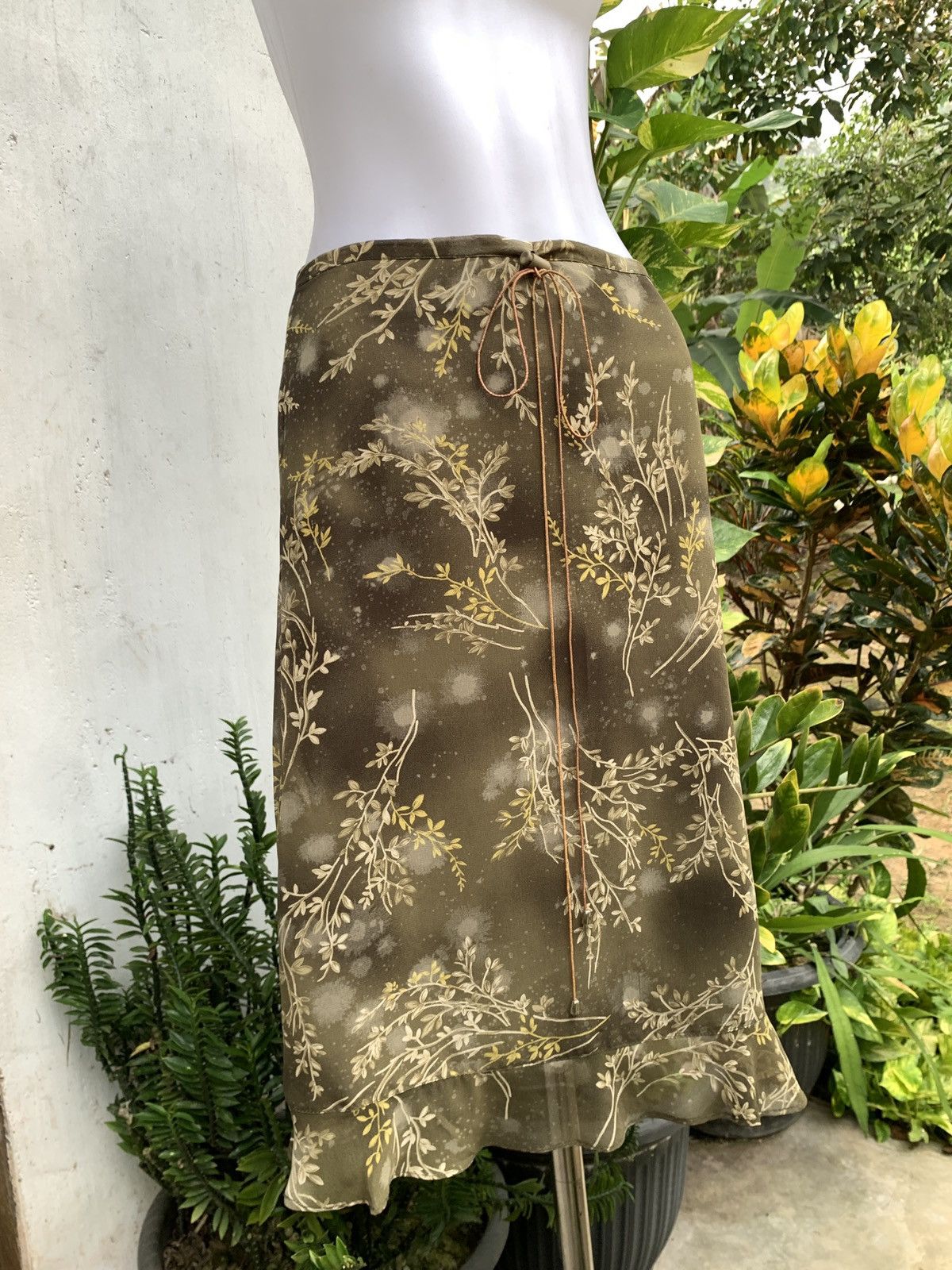 Japanese Brand y2k Stemar Japan Green Floral Graphic Ruffle Mesh Midi Skirt Size 26" / US 2 / IT 38 - 2 Thumbnail