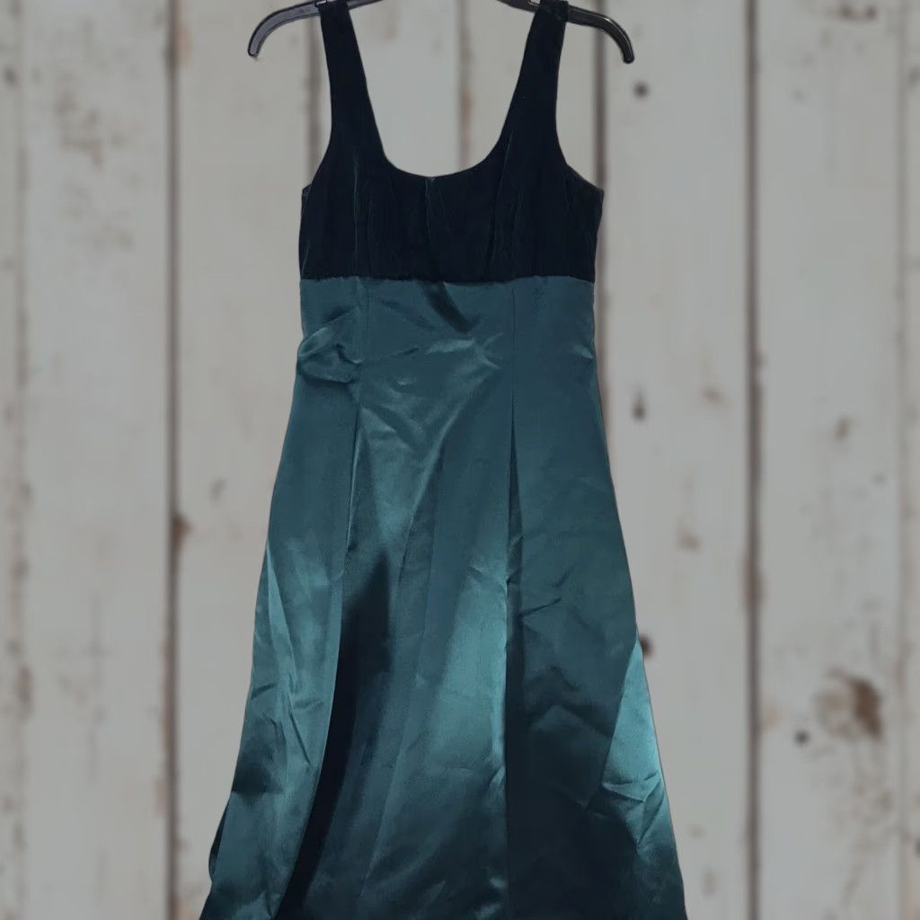 Velvet Michelangelo Green Satin A-Line Formal Dress Women's Size 10 USA Size L / US 10 / IT 46 - 1 Thumbnail