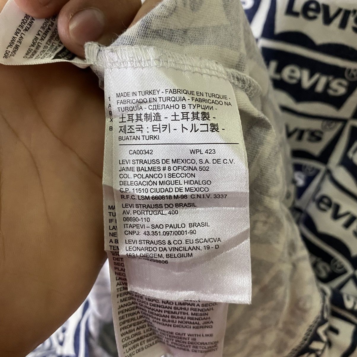 Levi's Levis All Over Print T Shirt Size US XL / EU 56 / 4 - 6 Thumbnail