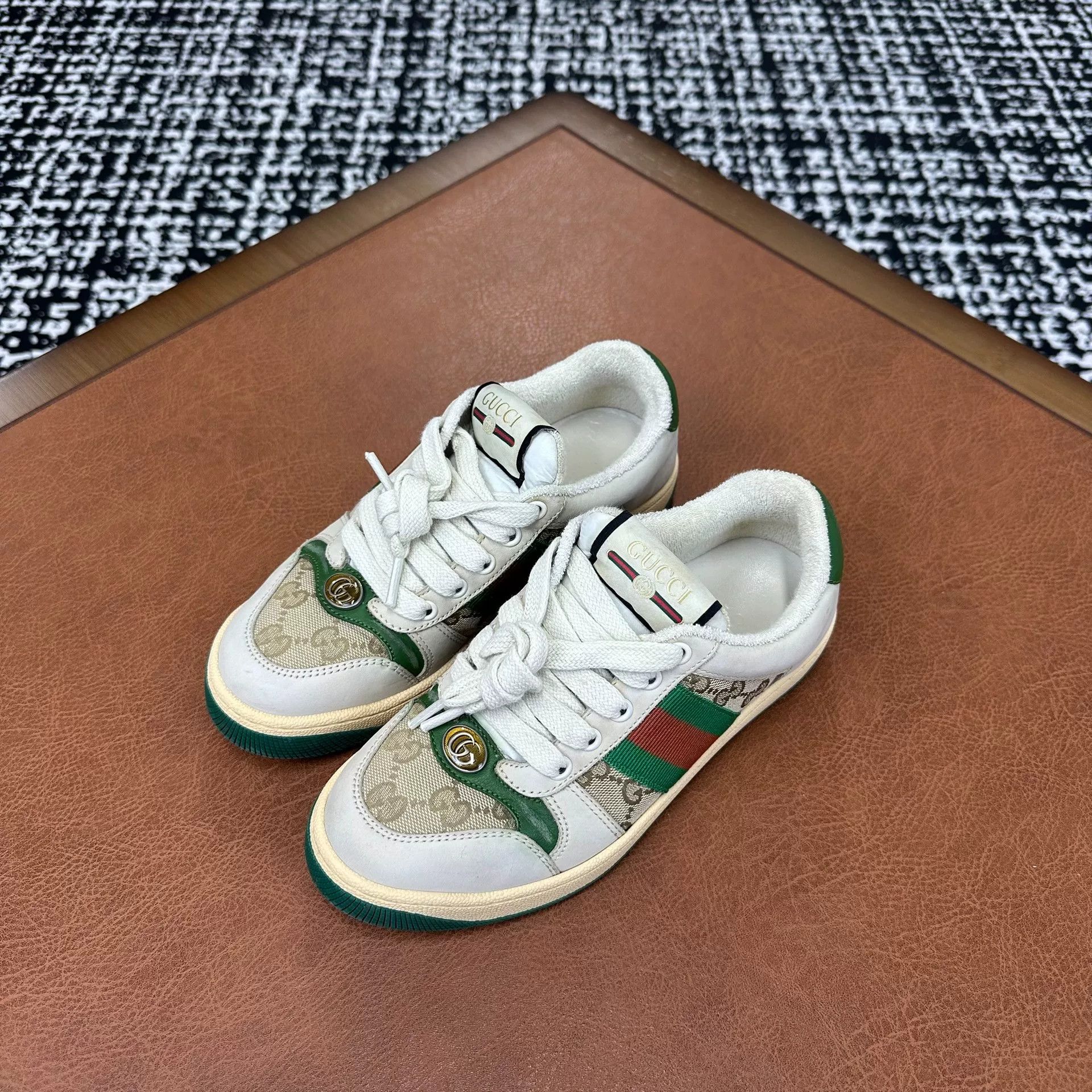 Gucci Gucci Green Lowtop Sneakers it_34-5 Women Size US 4.5 / IT 34.5 - 1 Thumbnail