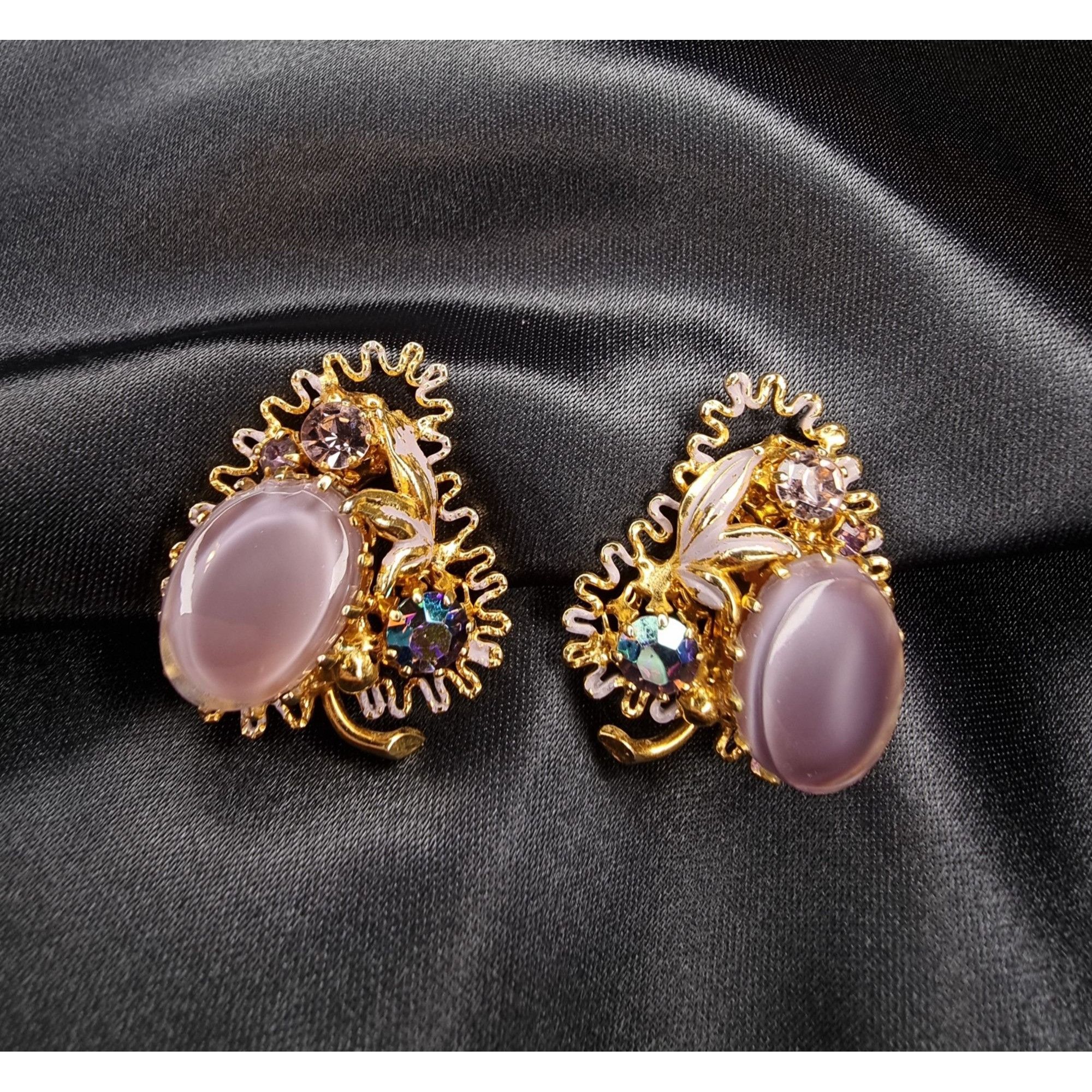 Vintage Vintage Austria Gold Clip-On Earrings With Lavender Cabochon Size ONE SIZE - 1 Thumbnail