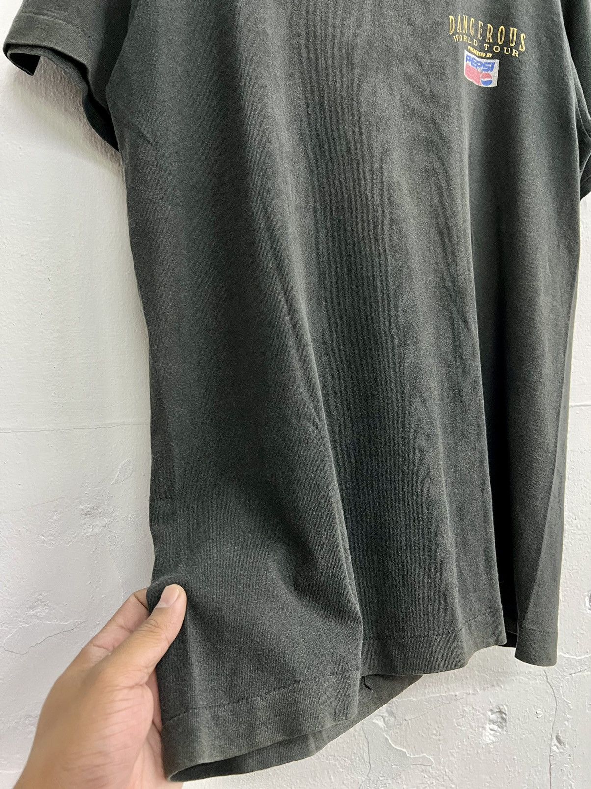 Vintage Vintage 90s Michael Jackson Dangerous World Tour Tee Size US M / EU 48-50 / 2 - 7 Thumbnail