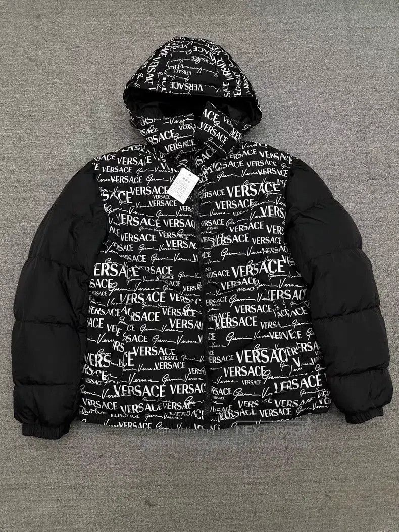 Versace Versace Wear a down jacket on both sides of the full seal Size US L / EU 52-54 / 3 - 1 Thumbnail