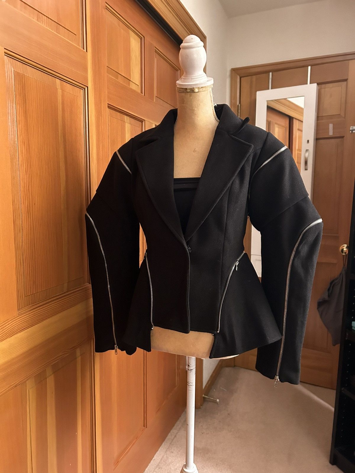 Designer × Other NWT, Lavishly Paris Designer Black Spliced Zipper Jacket. Size M / US 6-8 / IT 42-44 - 5 Thumbnail
