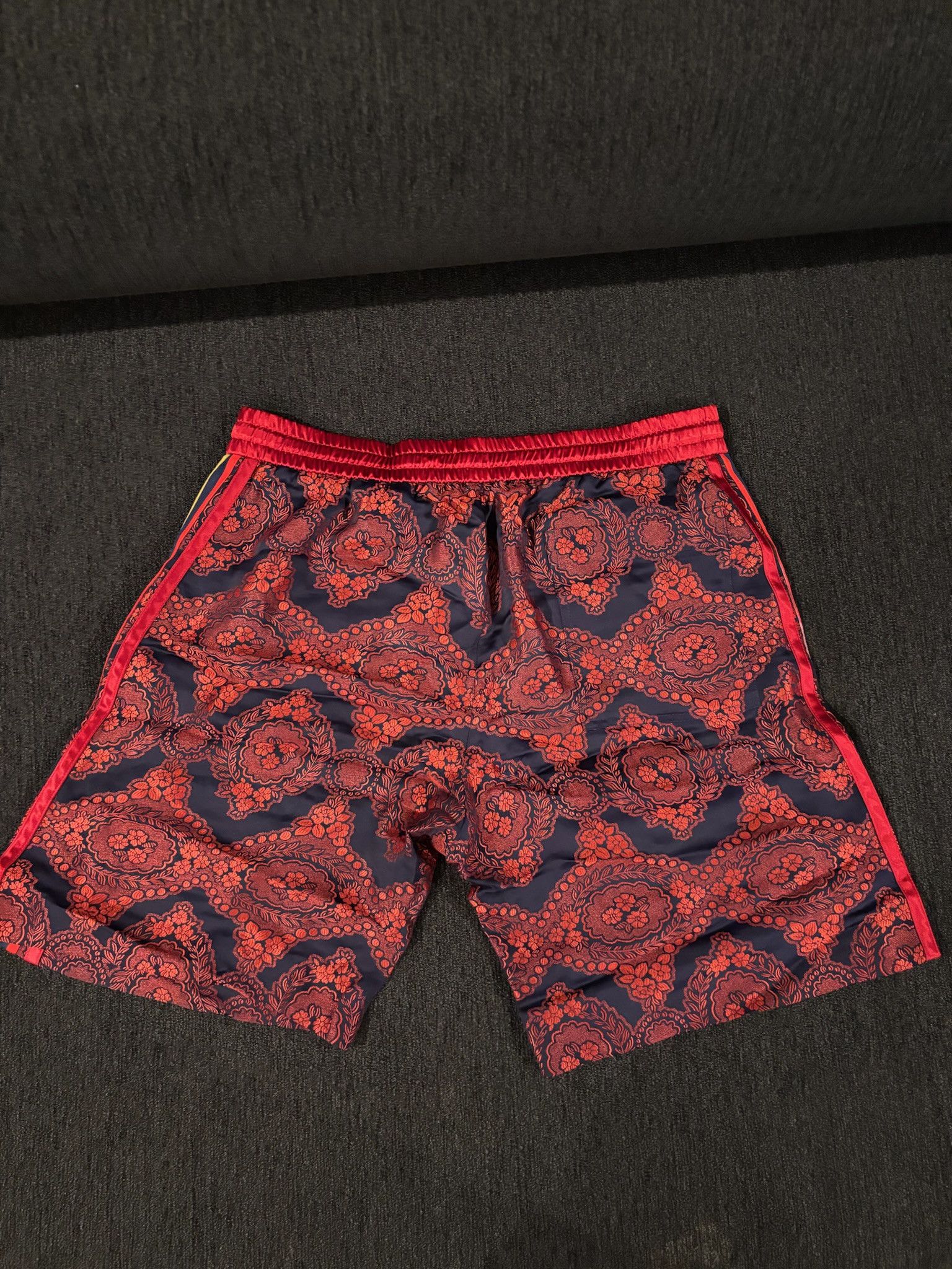 Gucci Gucci Red Floral Print Shorts Size US 32 / EU 48 - 2 Thumbnail