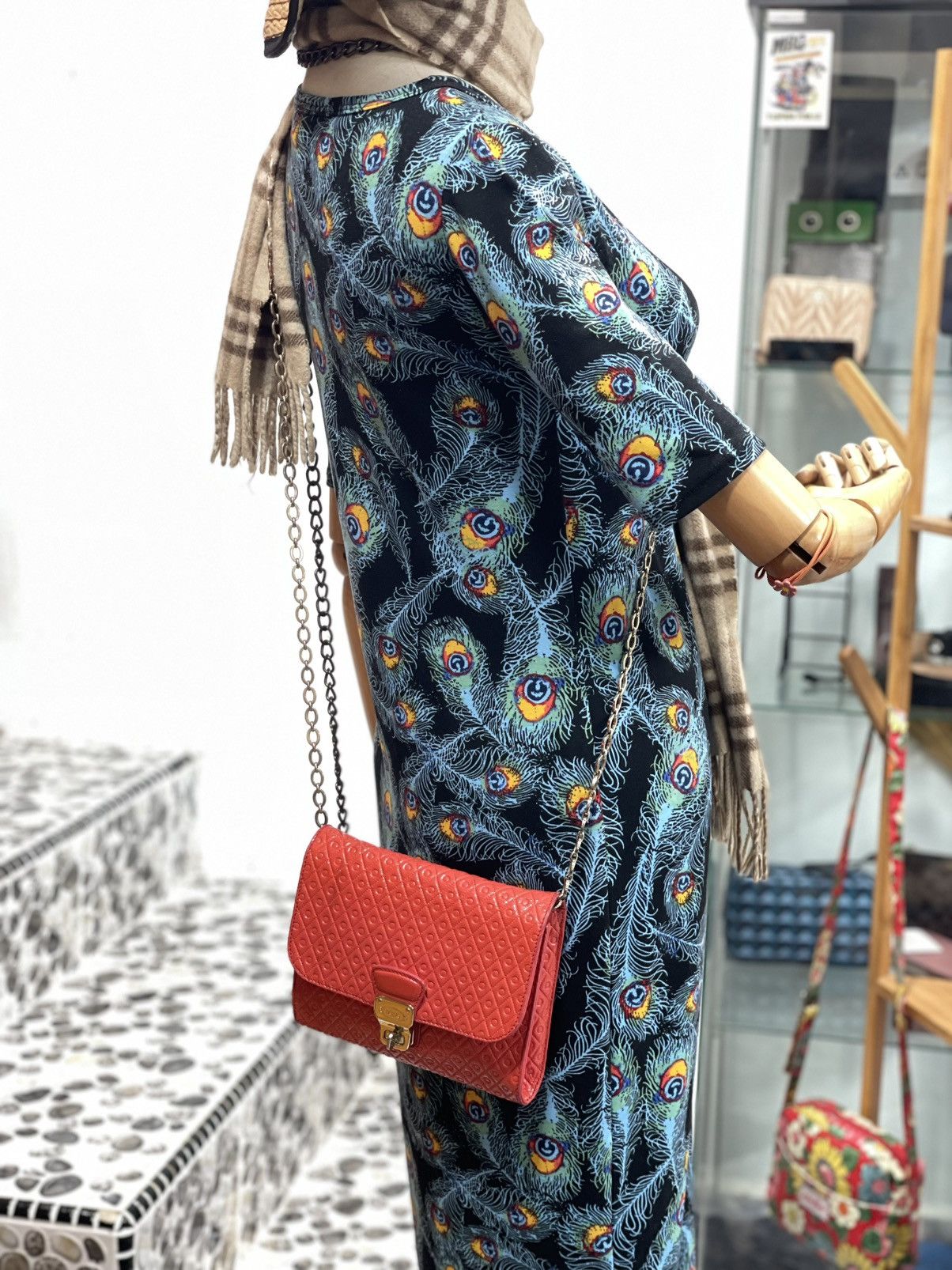 Tod's Authentic TOD’S Signature Embossed Patern Leather Crossbody Size ONE SIZE - 17 Thumbnail
