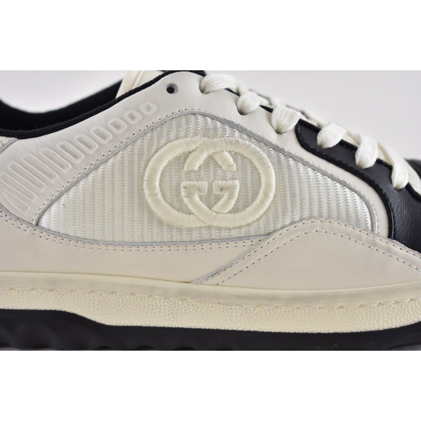 Gucci Gucci Distressed Leather GG Flat Low Top Sneaker 38.5 Size US 8.5 / IT 38.5 - 8 Thumbnail