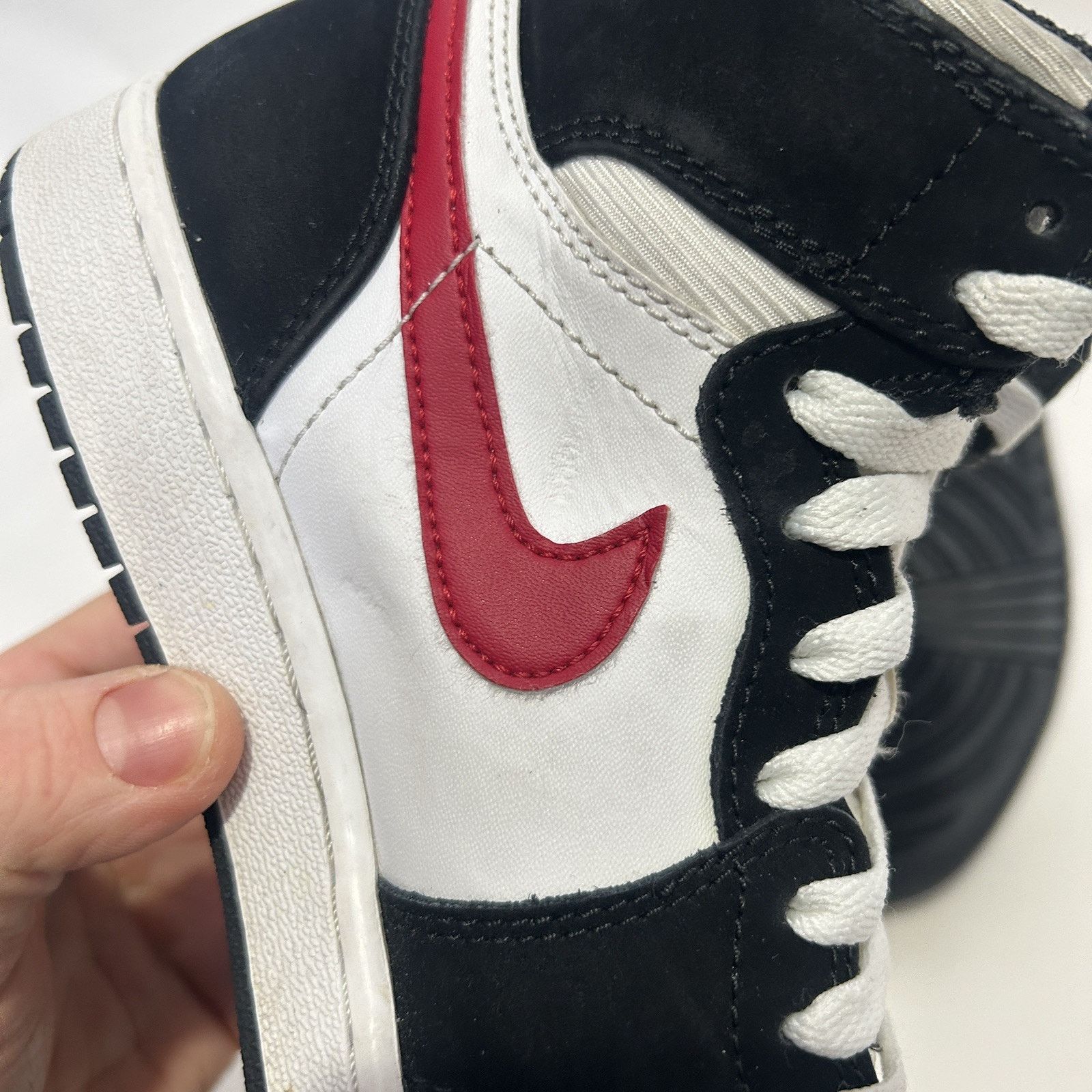 Nike Nike Air Jordan 1 Retro OG High BG “Black Red” Size US 5.5 / IT 35.5 - 9 Thumbnail