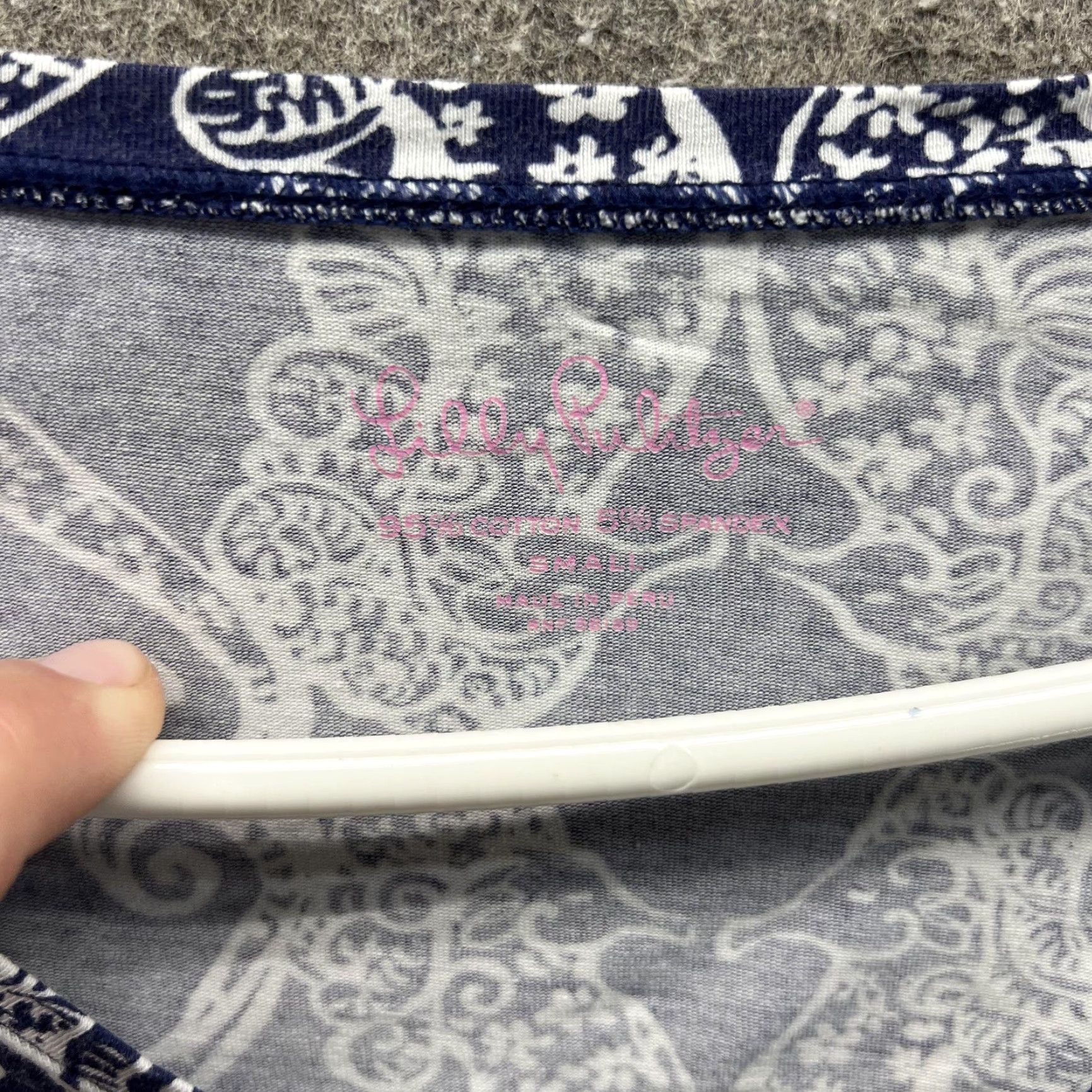 Lilly Pulitzer Lilly Pulitzer Shirt Womens Small Blue Floral V Neck Long Sleeve Jersey Top Size S / US 4 / IT 40 - 2 Thumbnail