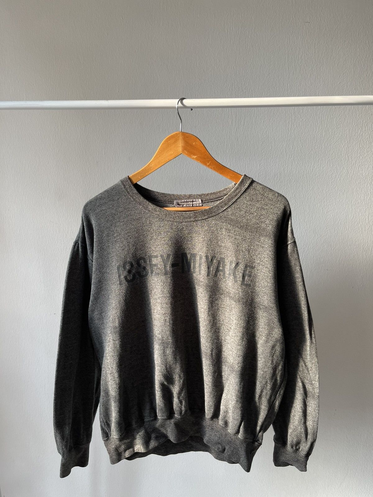 Designer × Issey Miyake × Japanese Brand 80s Issey Miyake SpellOut Sweatshirt Size US M / EU 48-50 / 2 - 2 Thumbnail