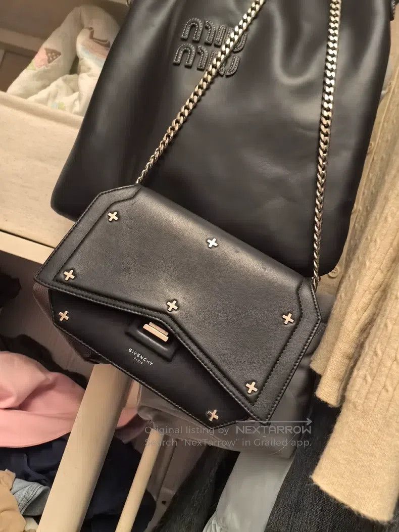 Givenchy Givenchy Black Chain Bag with Cross Studs Size ONE SIZE - 1 Thumbnail