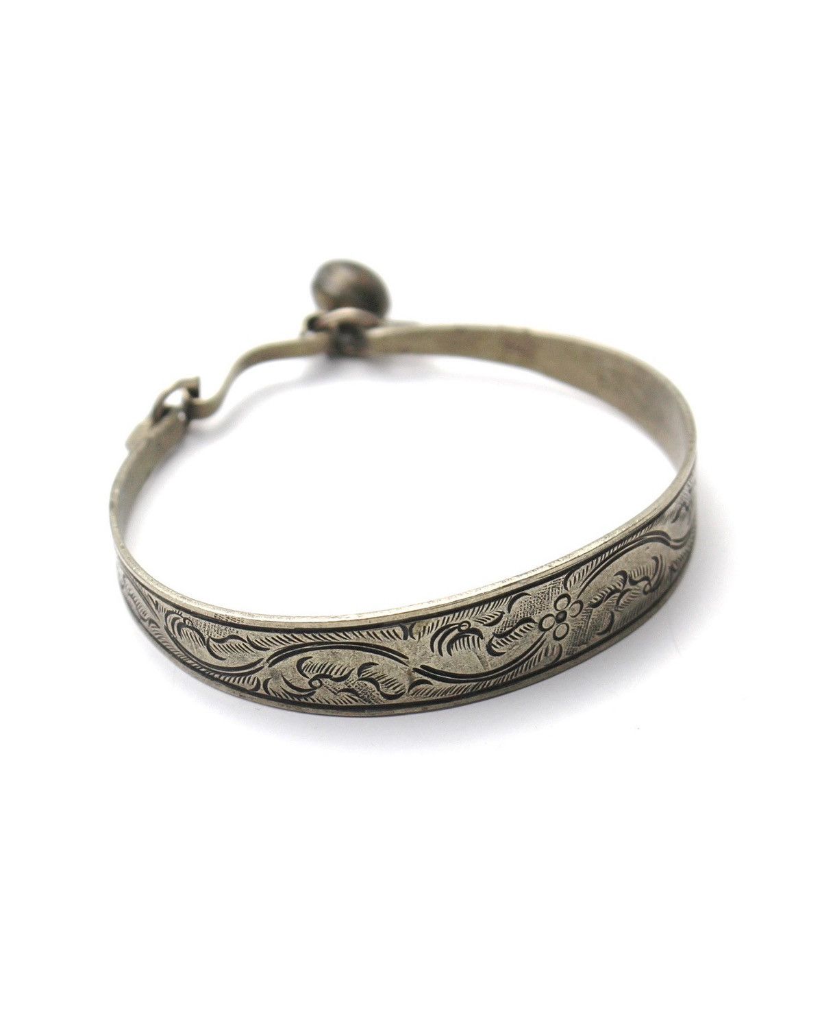 Vintage 2000S JAPANESE MADE FLORAL-ENGRAVED BANGLE WITH CHARM Size ONE SIZE - 3 Thumbnail