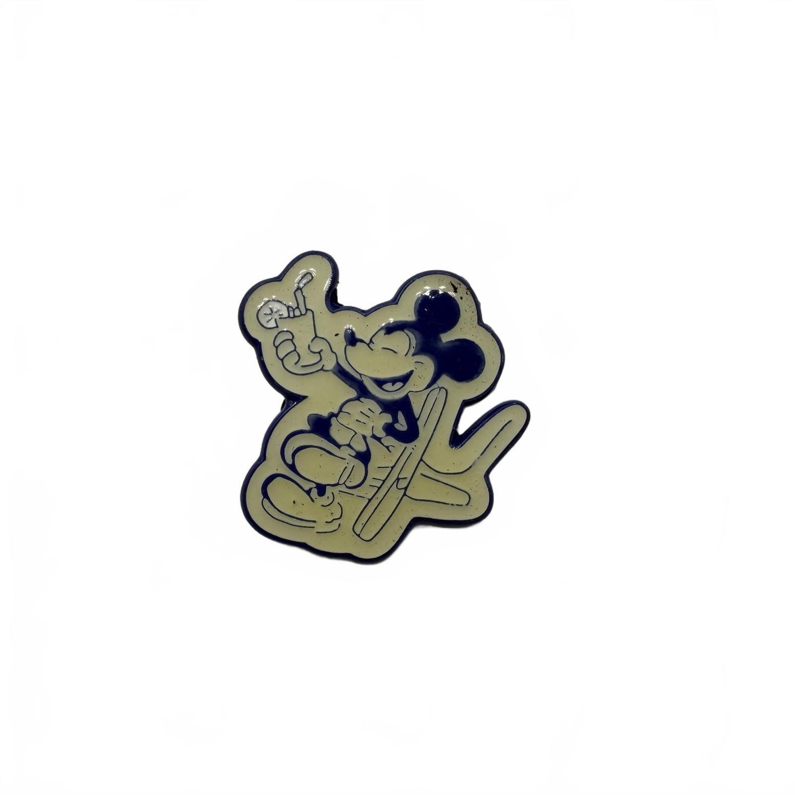 Disney Disney Pin - Mickey Mouse - Lounge Chair and Lemonade Size ONE SIZE - 1 Thumbnail