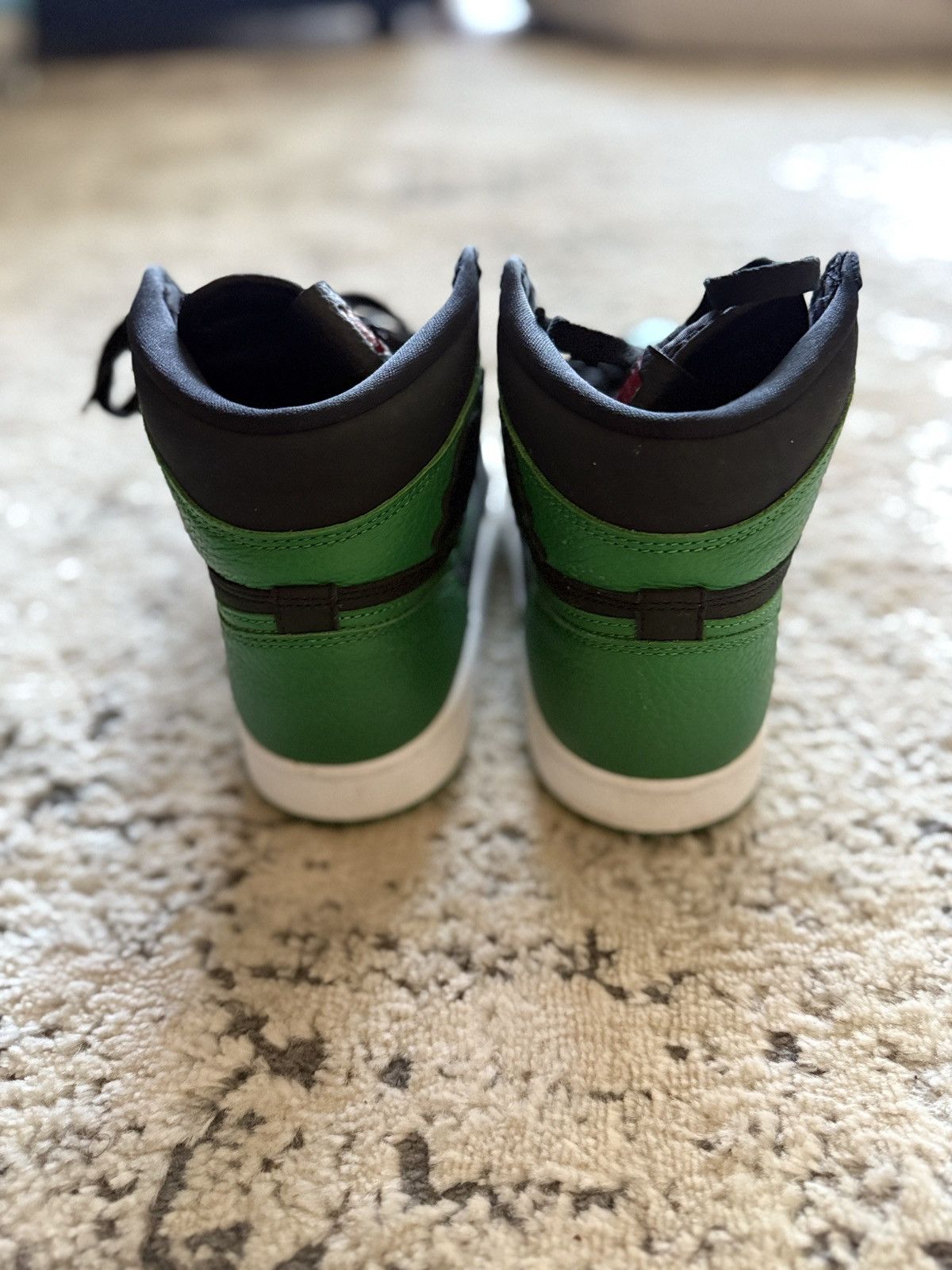 Jordan Brand × Nike Air Jordan 1 Retro High OG 'Pine Green 2.0' Size 9 Size US 9 / EU 42 - 4 Thumbnail
