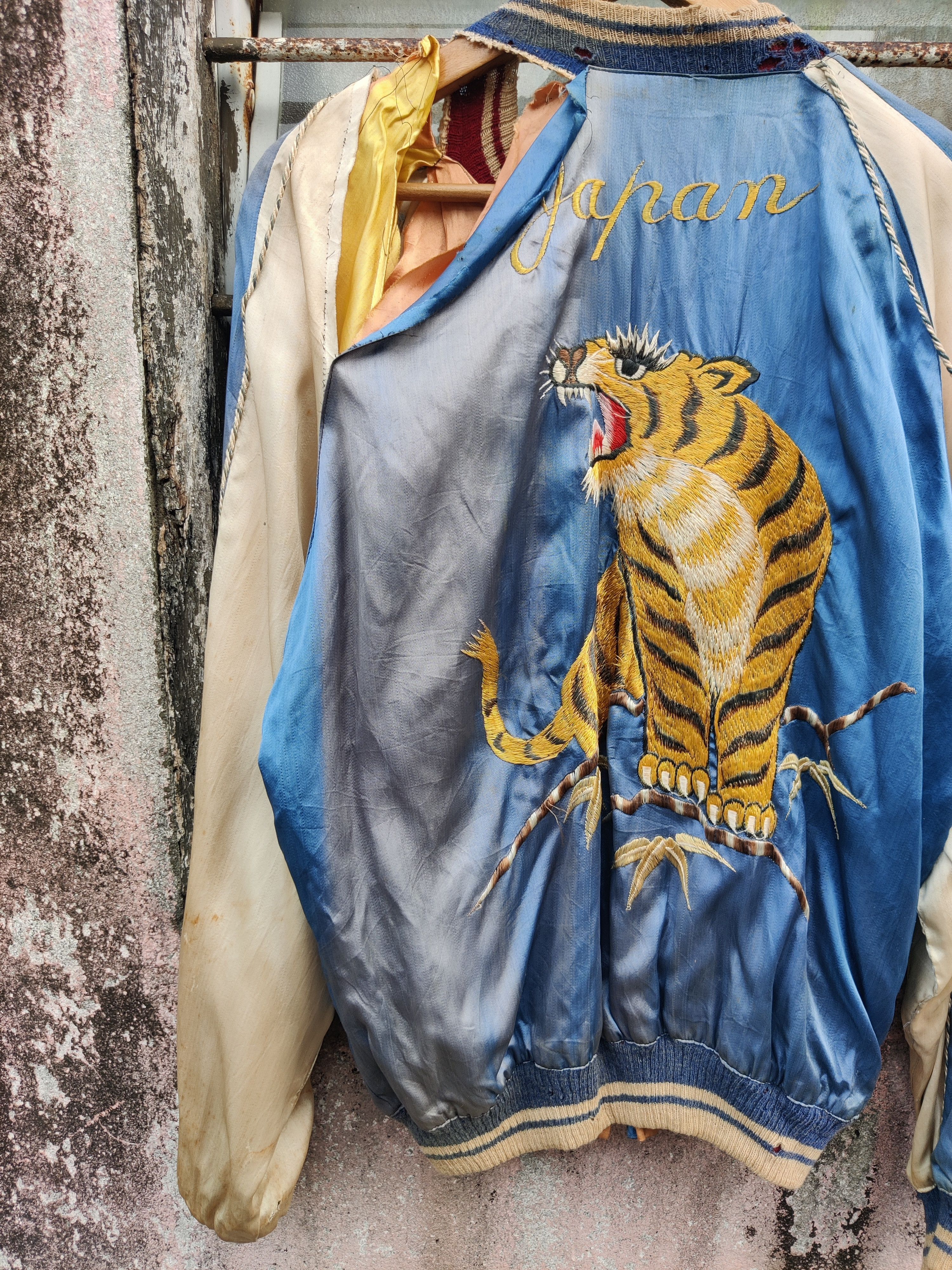 Vintage Vintage Distressed 1950's Sukajan Tiger Embroidery Jacket Size US M / EU 48-50 / 2 - 9 Thumbnail