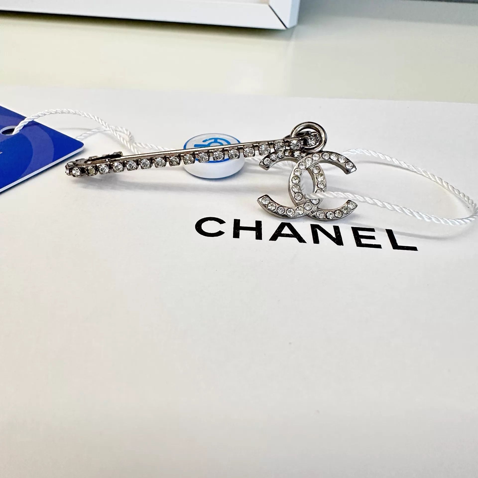 Chanel CHANEL Paperclip Double C Crystal Pin Size ONE SIZE - 1 Thumbnail