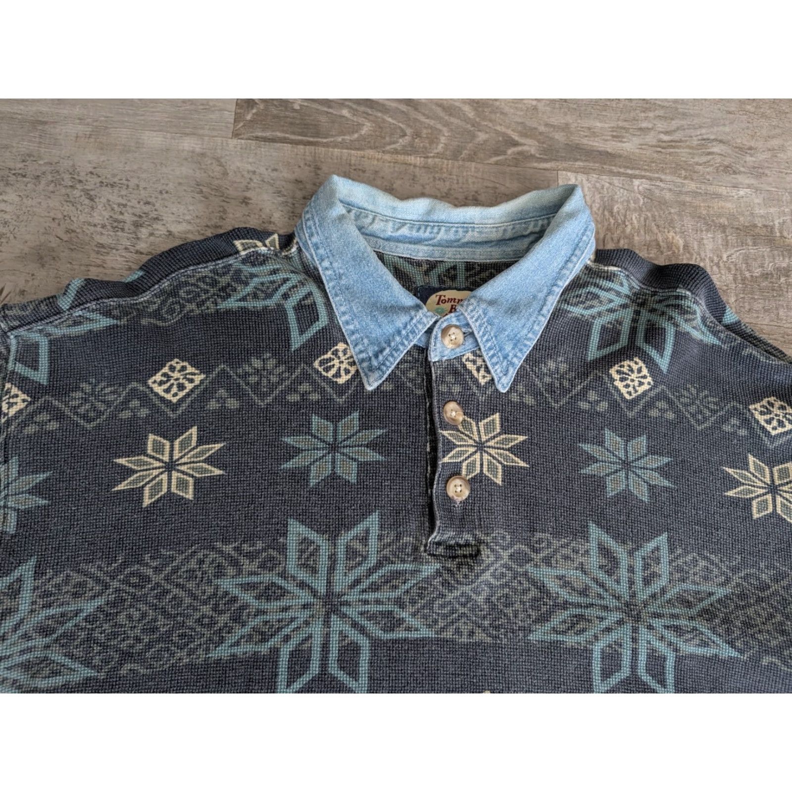 Tommy Bahama VINTAGE Tommy Bahama Relax Shirt Henley Thermal Denim Collar Snowflakes L Mens Shirt Redefined for 90s Holiday Vintage Theme Mens Size US L / EU 52-54 / 3 - 2 Thumbnail