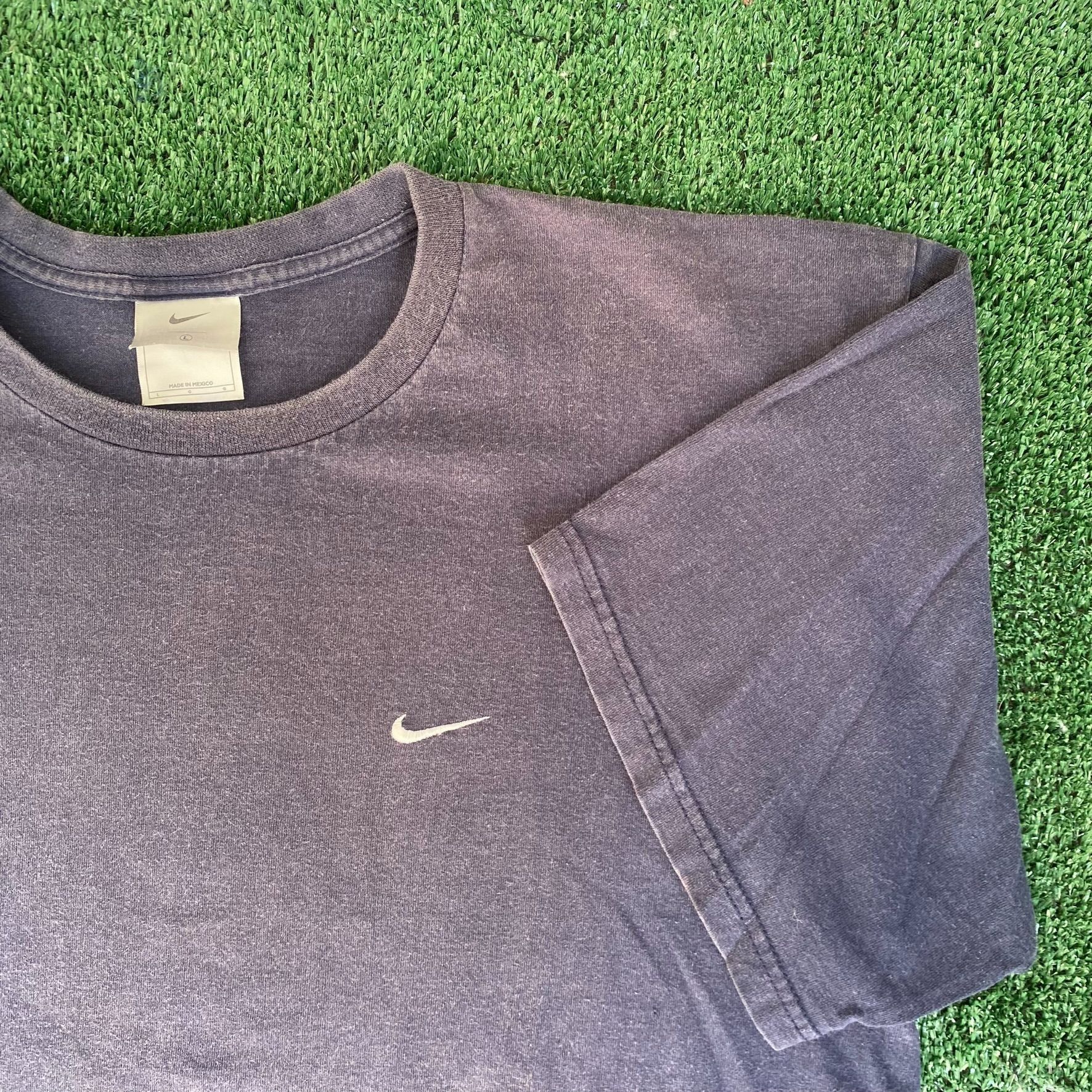 Nike Vintage Y2K Nike Logo Shirt Sun Faded Navy Offset Swoosh Tee Size US L / EU 52-54 / 3 - 2 Thumbnail