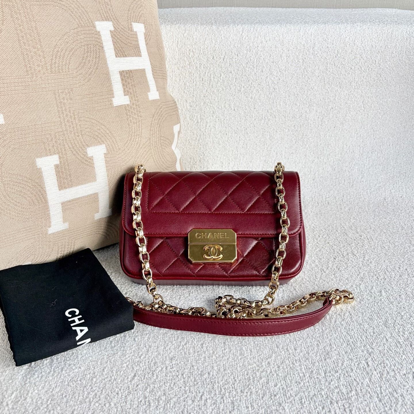 Chanel Pre-loved Bag Very good condition Size ONE SIZE - 1 Thumbnail