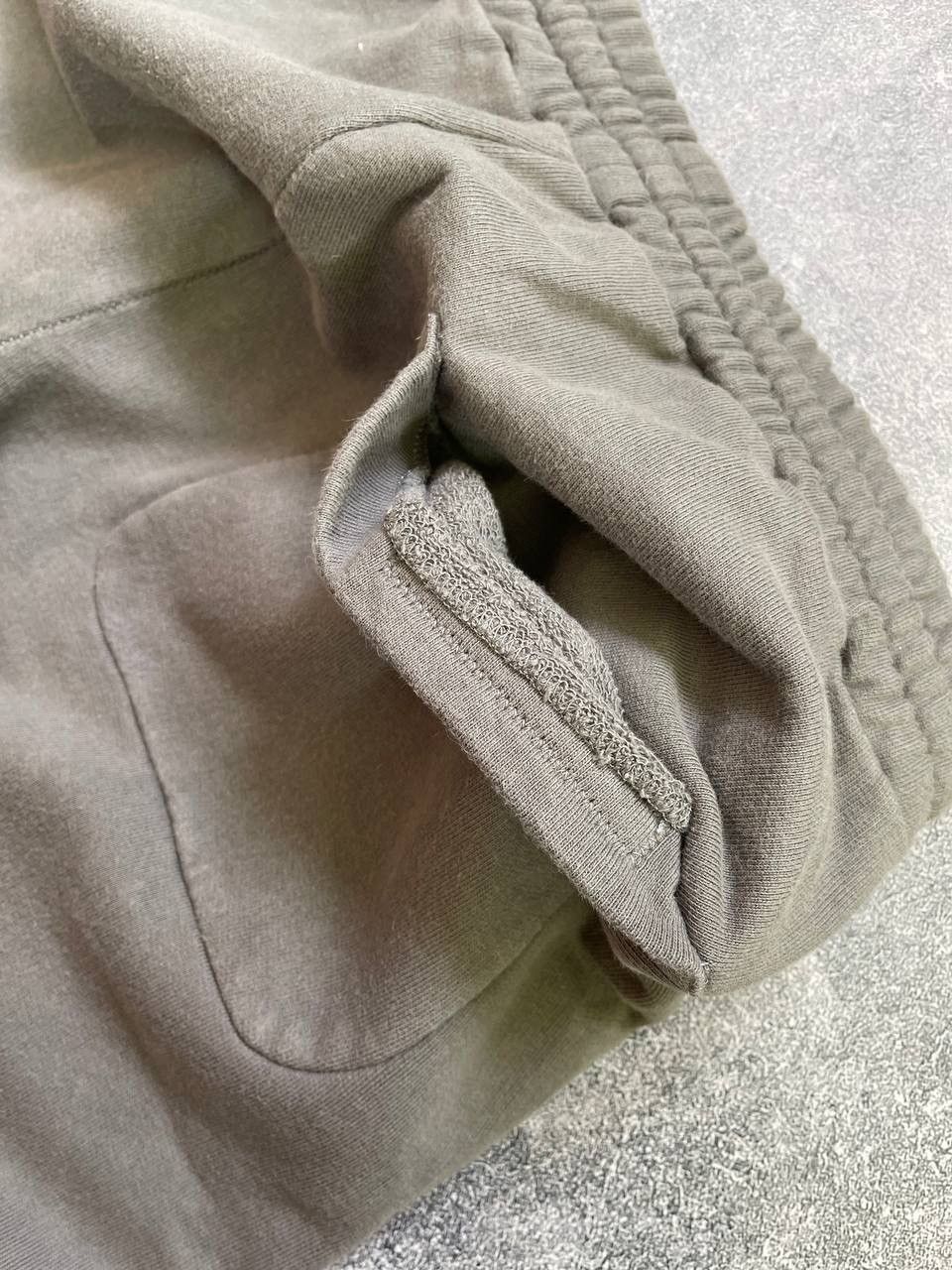 Prada Prada Sweatpants Joggers Red Tap Size US 30 / EU 46 - 4 Thumbnail