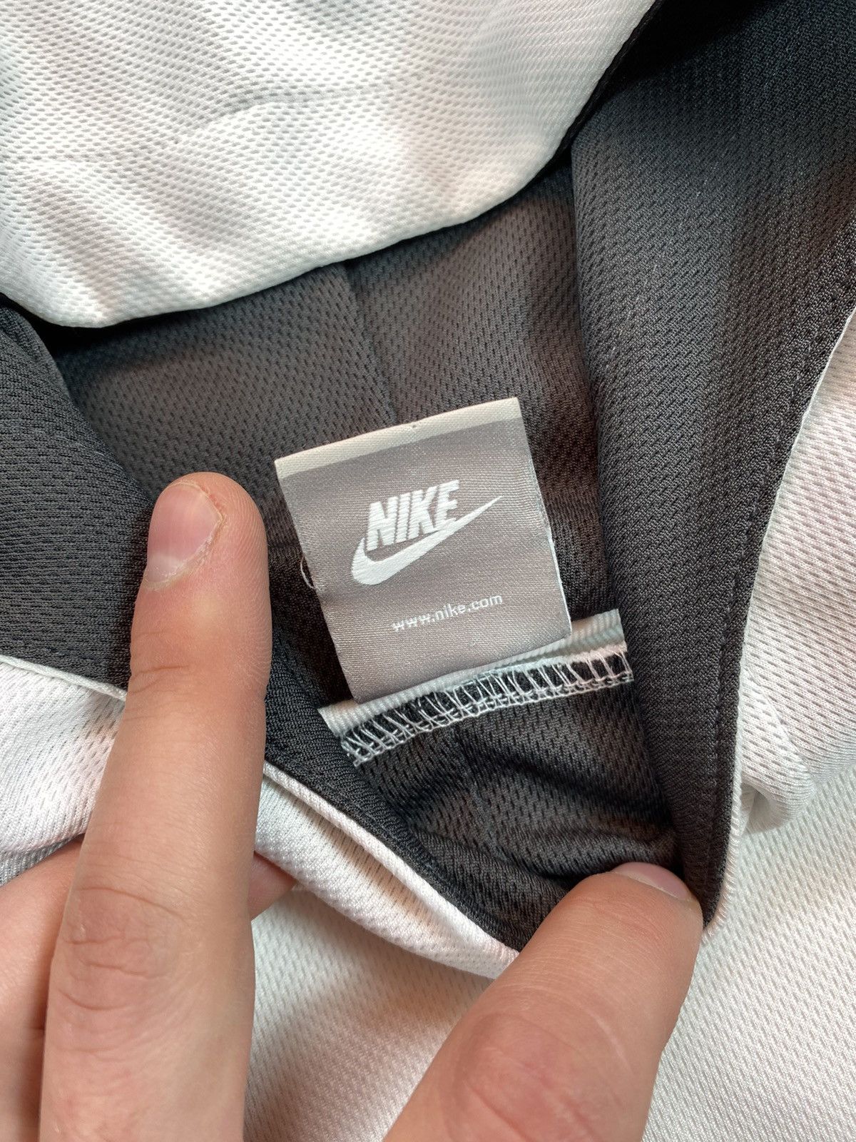 Nike × Vintage Vintage Kids Nike Shox White T-shirt With Logo Size US S / EU 44-46 / 1 - 10 Thumbnail