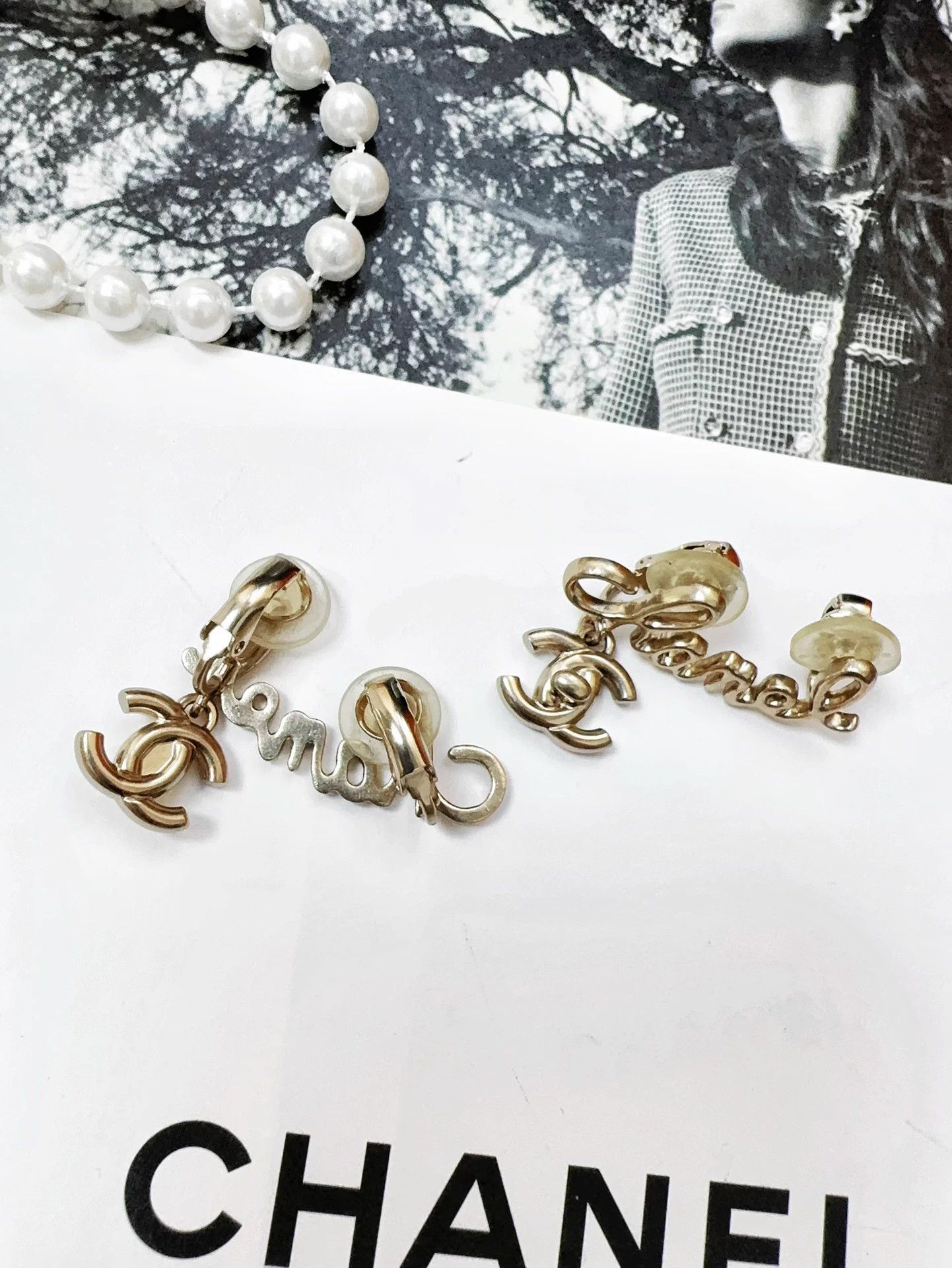 Chanel Chanel 21P Light Gold Coco Logo Ear Clips Mint Size ONE SIZE - 5 Thumbnail