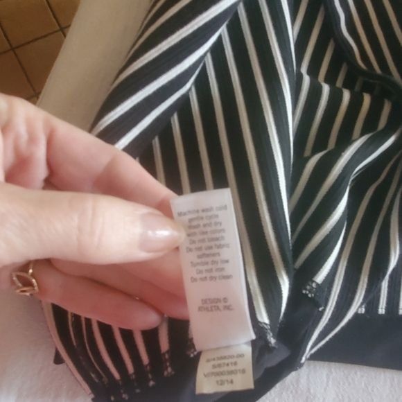 Athleta Athleta Mala Sleeveless Black & White Backless Tank Sz. M Dr Size M / US 6-8 / IT 42-44 - 11 Thumbnail