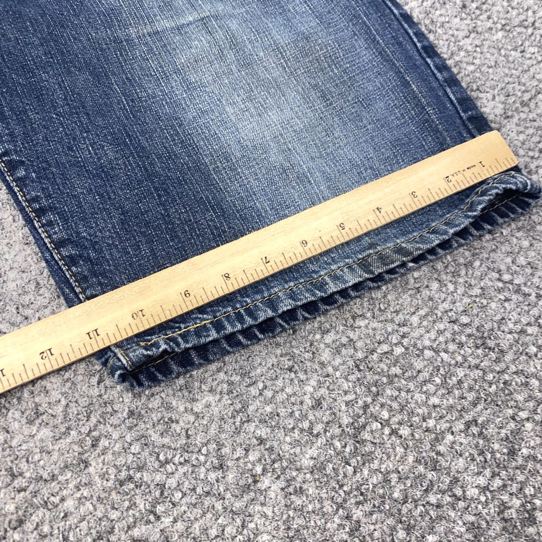 Levi's Levi's 569 Shorts Mens 34 Blue Denim Loose Fit 11 Inseam 5 Pocket Distressed Bermuda Mens Casual Shorts Distressed Size US 34 / EU 50 - 5 Thumbnail