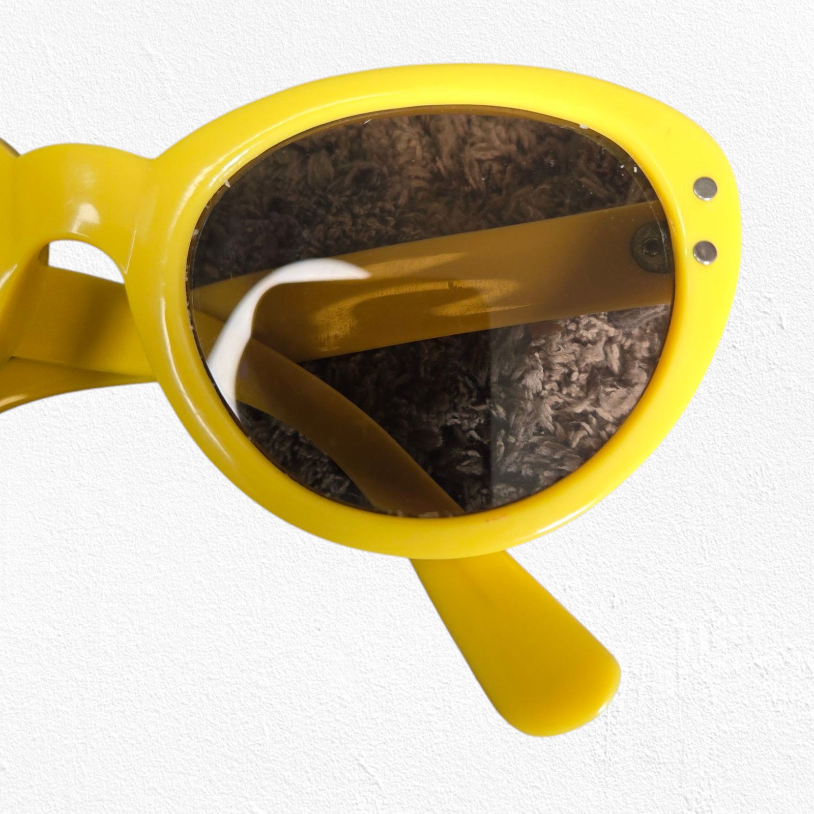 Vintage 1950s Yellow Mod Cat Eye Sunglasses Bold Oval Frame Size ONE SIZE - 8 Thumbnail