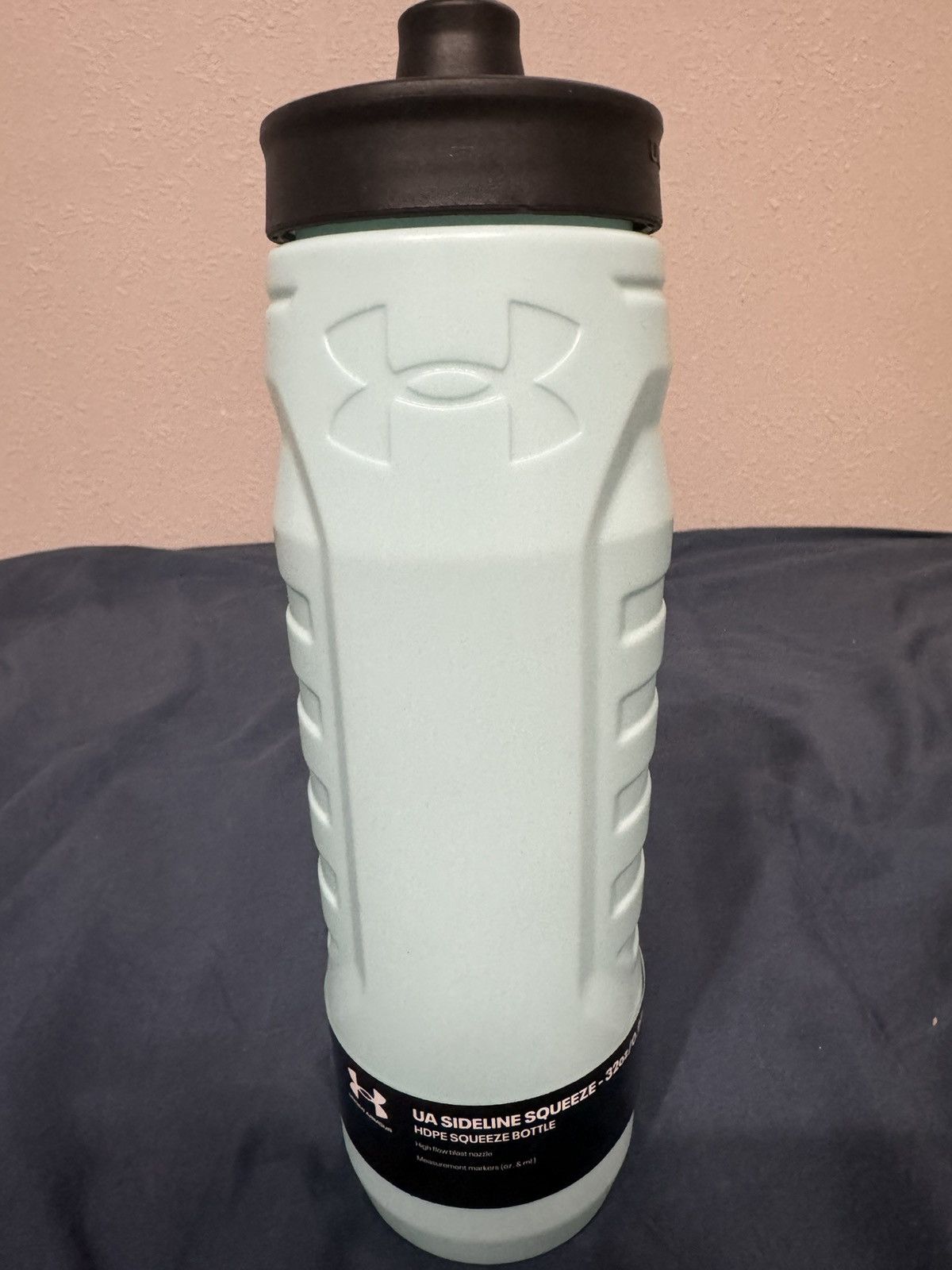 Under Armour New Under Armour Sideline Squeeze 32oz Water Bottle Size ONE SIZE - 1 Thumbnail
