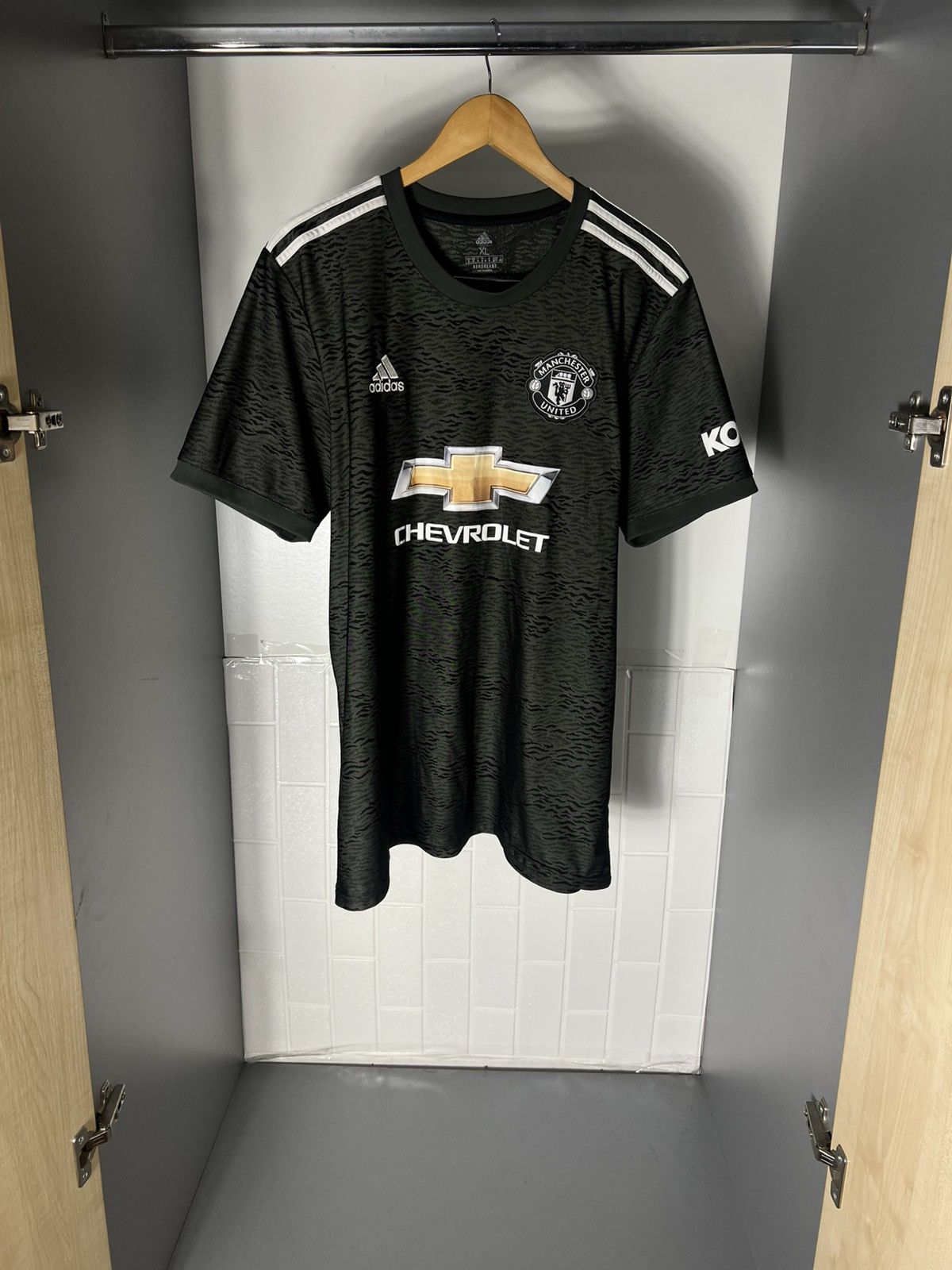 Vintage ADIDAS FC MANCHESTER UNITED ENGLAND SOCCER JERSEY RETRO Y2K Size US XL / EU 56 / 4 - 5 Thumbnail