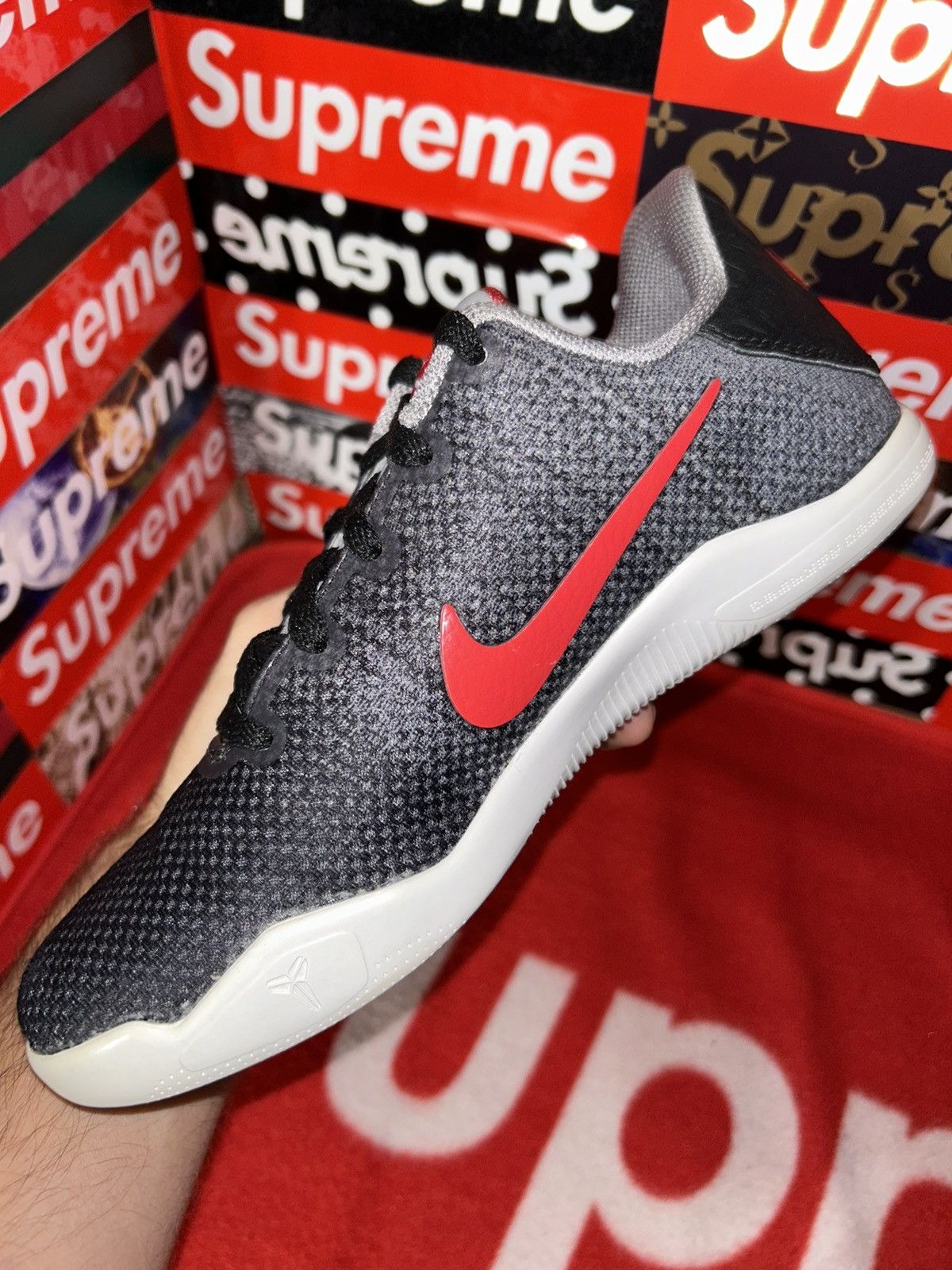 Nike Nike Kobe 11 Tinker Hatfield (GS) 822945-060 size 5y w/ box Size US 5 / EU 37 - 10 Thumbnail