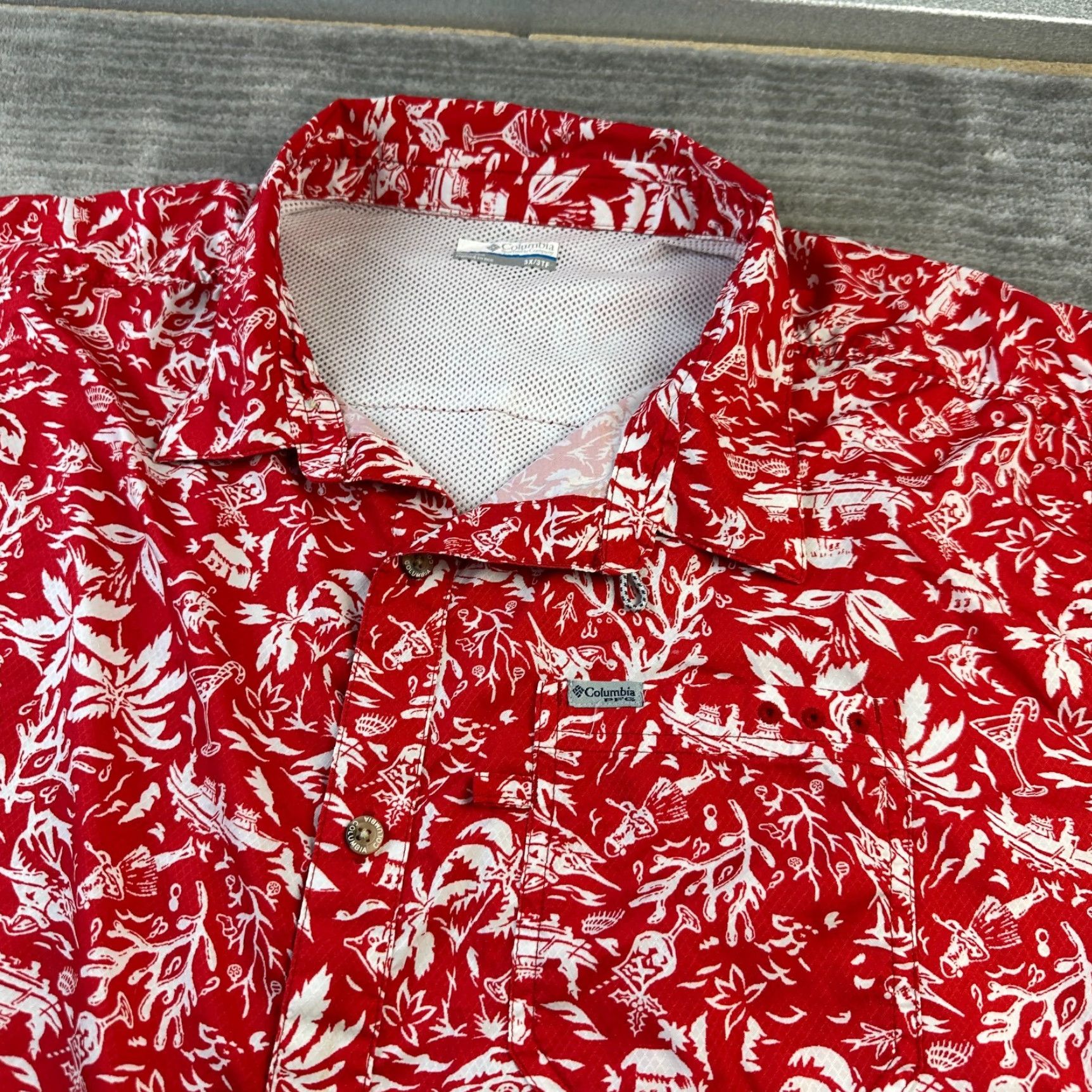 Gloverall Columbia Shirt 3XL XXXL Red Christmas All Over Print Button-Up Short Sleeve PFG Bonehead Geometric Casual Formal Mens Size US XXL / EU 58 / 5 - 2 Thumbnail